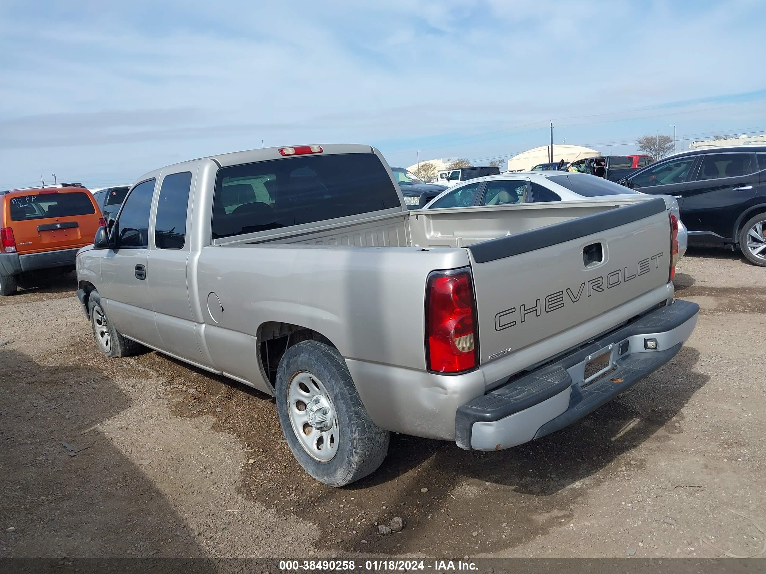 Photo 2 VIN: 1GCEC19X67Z158335 - CHEVROLET SILVERADO 