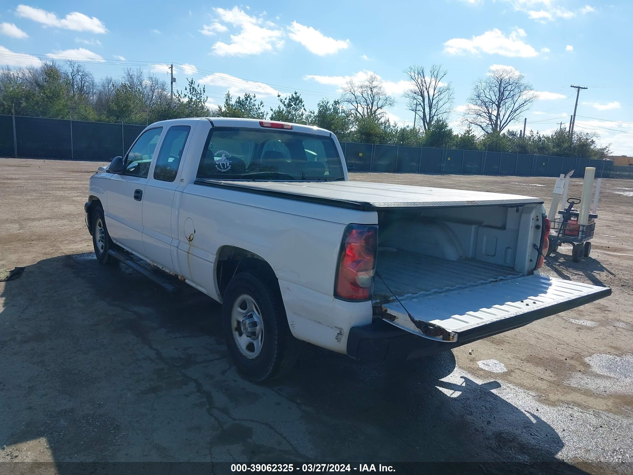 Photo 2 VIN: 1GCEC19X84Z335026 - CHEVROLET SILVERADO 