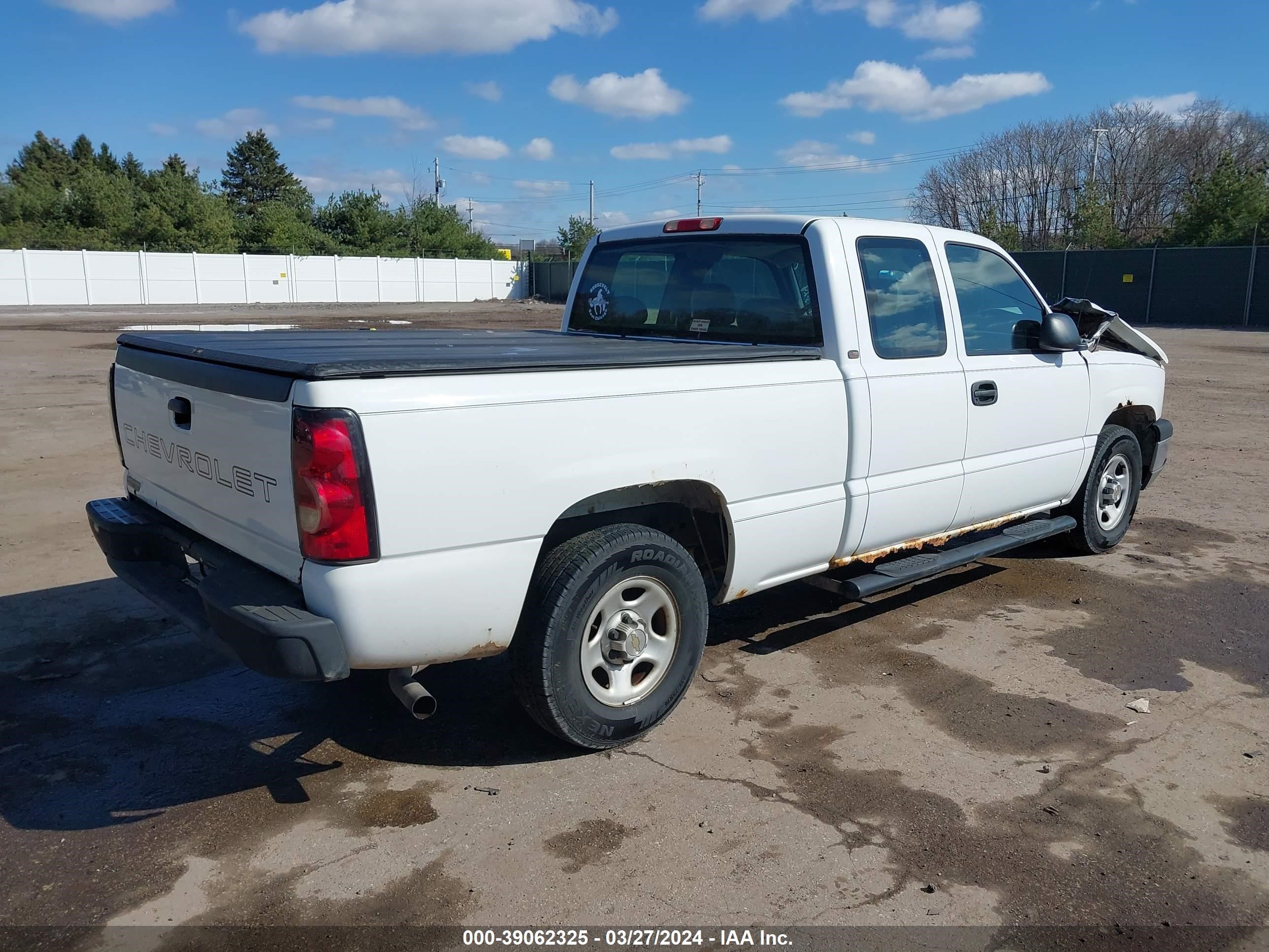 Photo 3 VIN: 1GCEC19X84Z335026 - CHEVROLET SILVERADO 