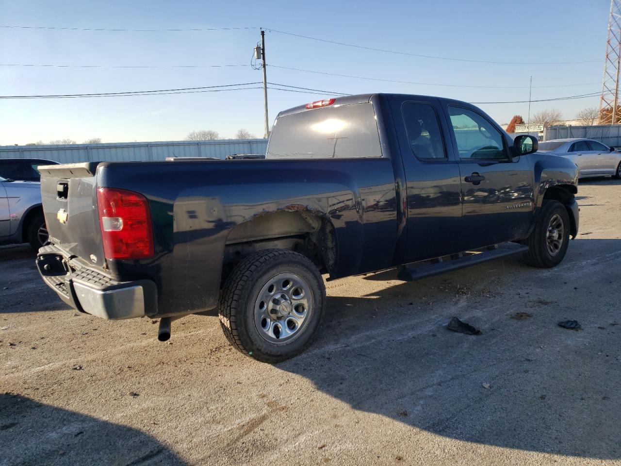 Photo 2 VIN: 1GCEC19X88Z302596 - CHEVROLET SILVERADO 