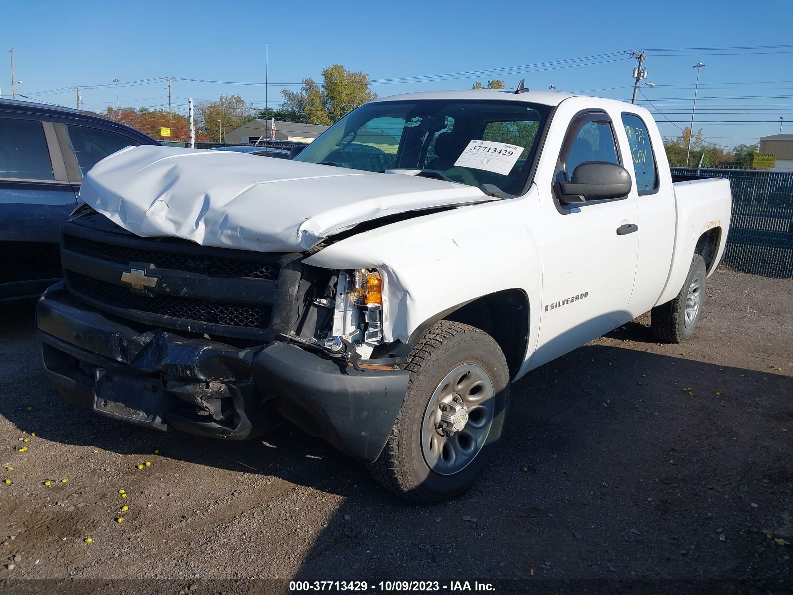 Photo 1 VIN: 1GCEC19X98Z225947 - CHEVROLET SILVERADO 