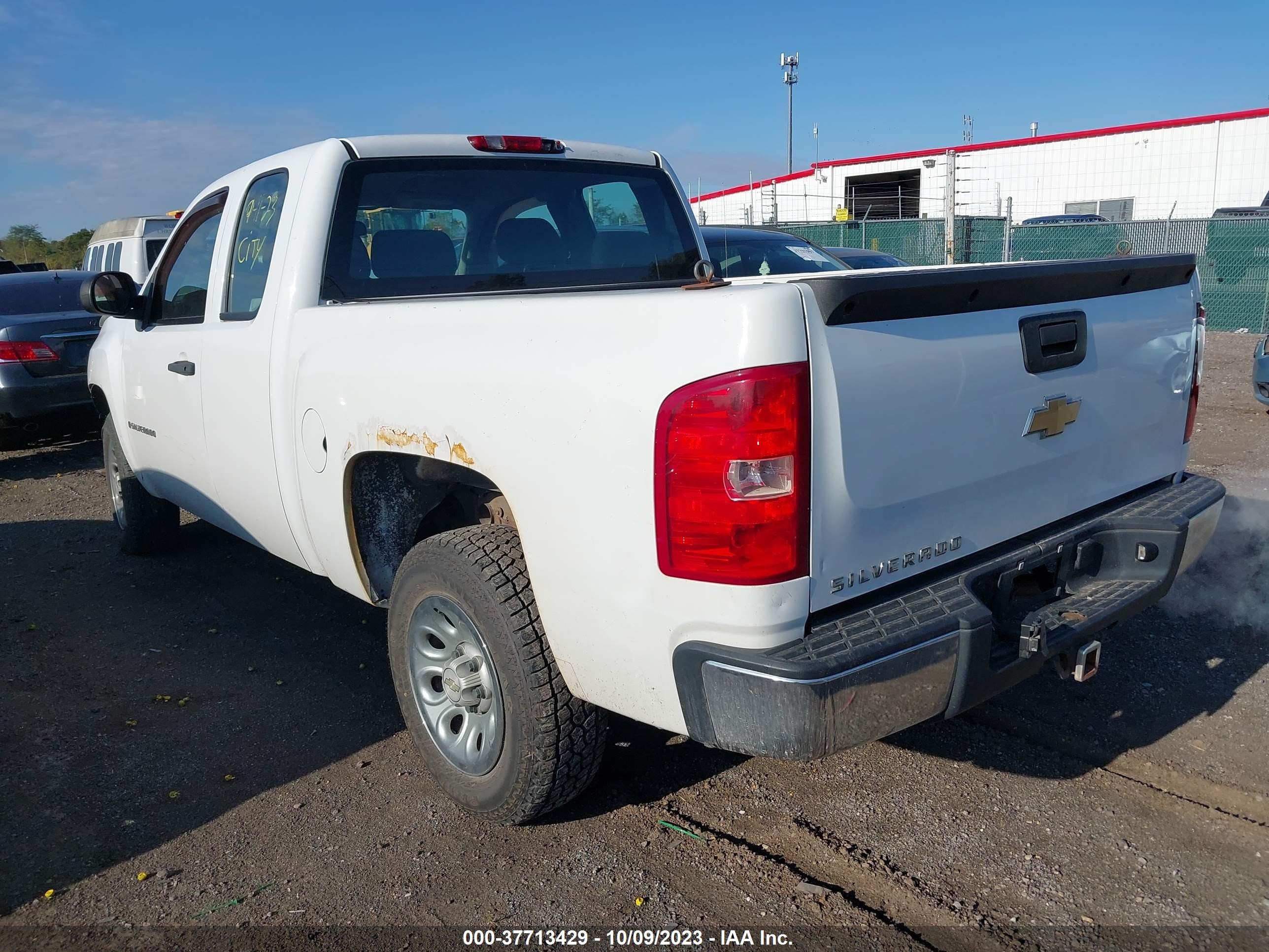 Photo 2 VIN: 1GCEC19X98Z225947 - CHEVROLET SILVERADO 