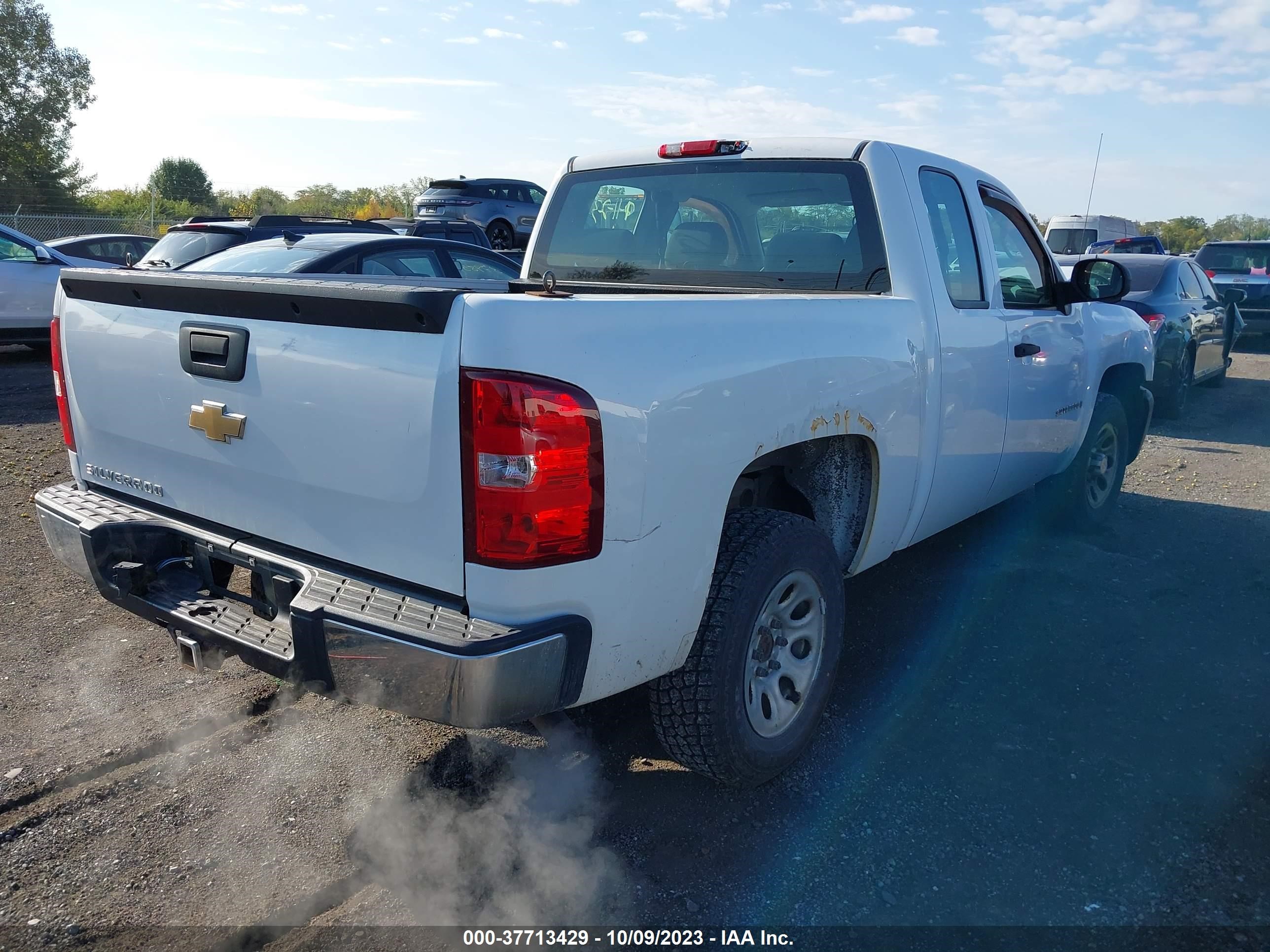 Photo 3 VIN: 1GCEC19X98Z225947 - CHEVROLET SILVERADO 