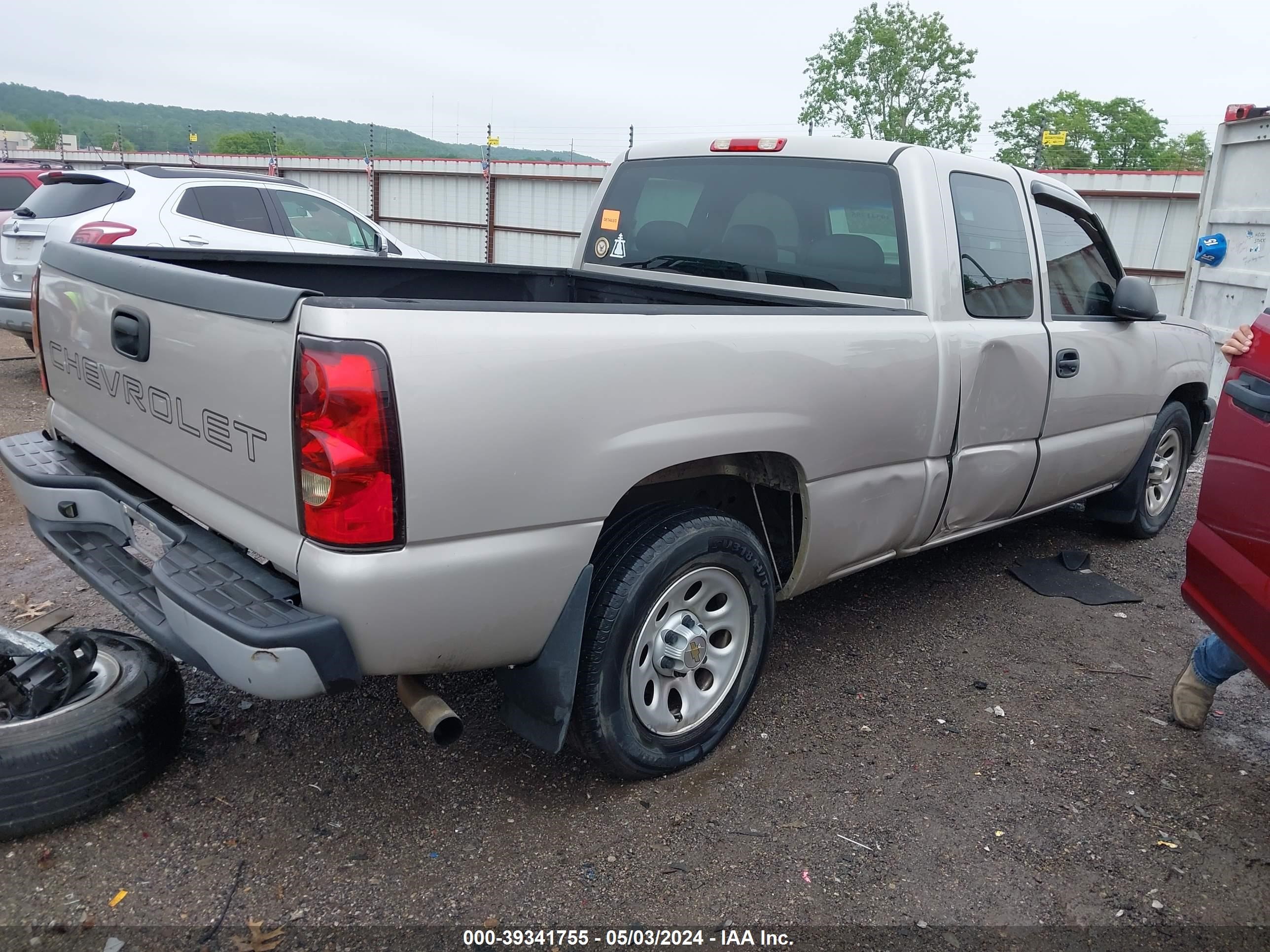 Photo 3 VIN: 1GCEC19XX5Z178648 - CHEVROLET SILVERADO 