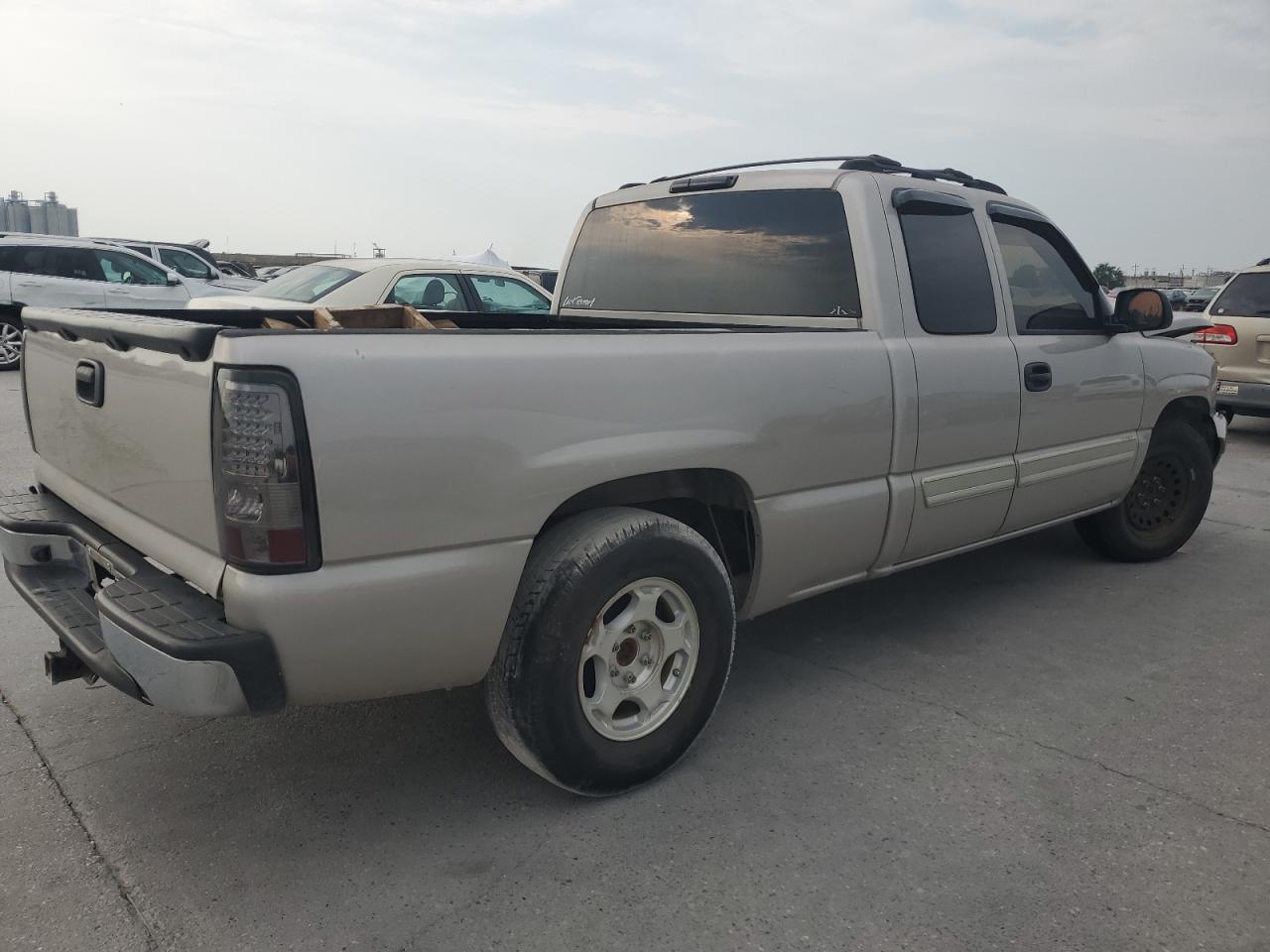 Photo 2 VIN: 1GCEC19Z06Z211708 - CHEVROLET SILVERADO 