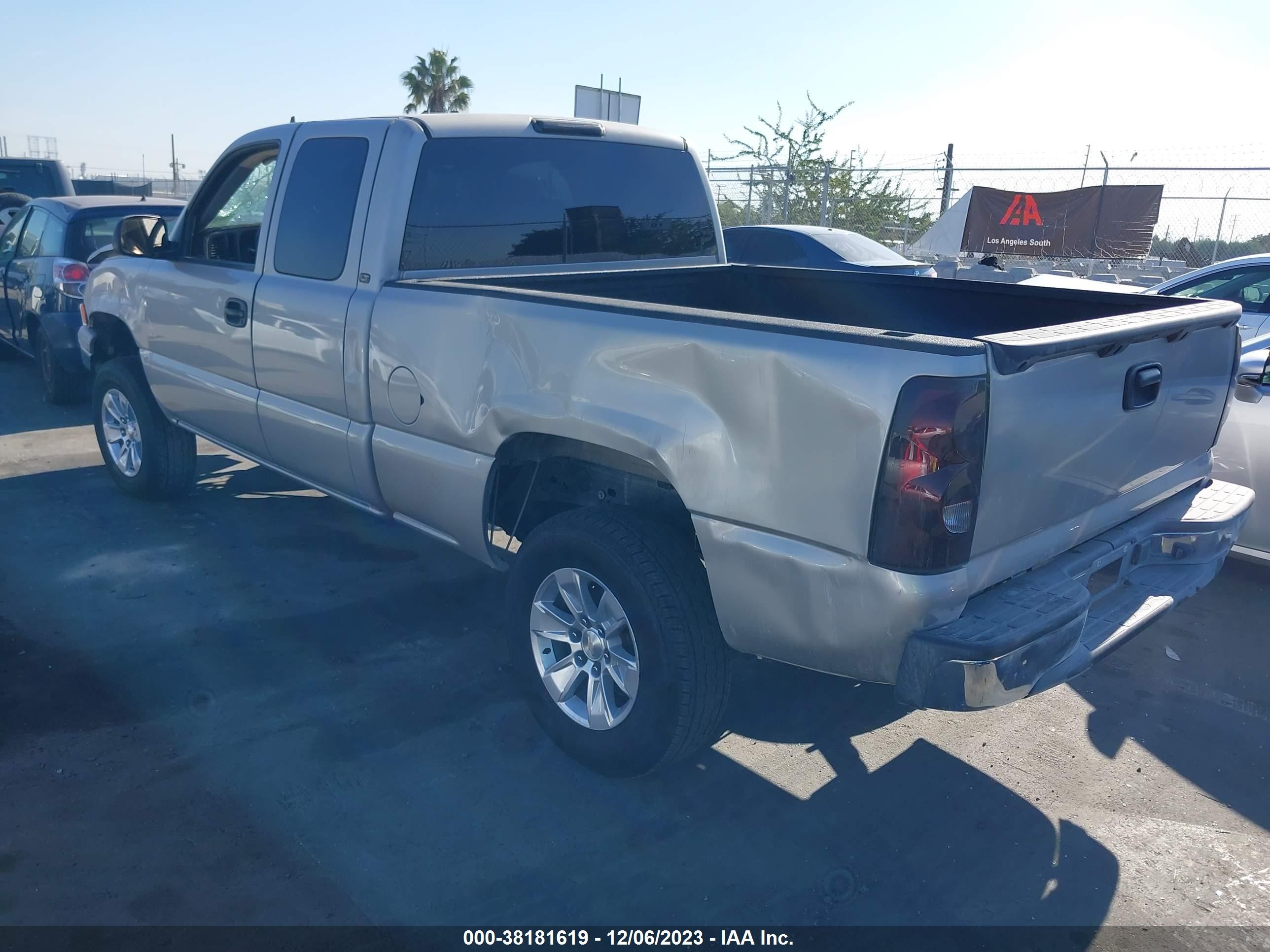 Photo 2 VIN: 1GCEC19Z27Z182164 - CHEVROLET SILVERADO 