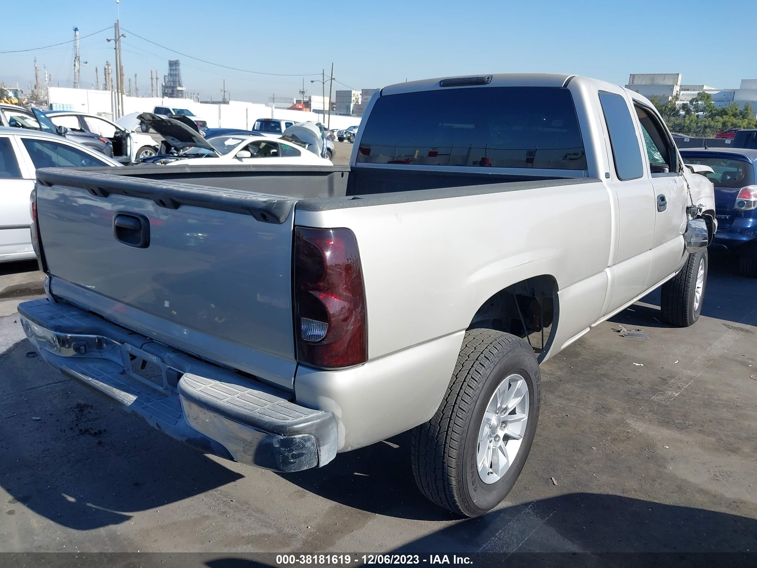 Photo 3 VIN: 1GCEC19Z27Z182164 - CHEVROLET SILVERADO 