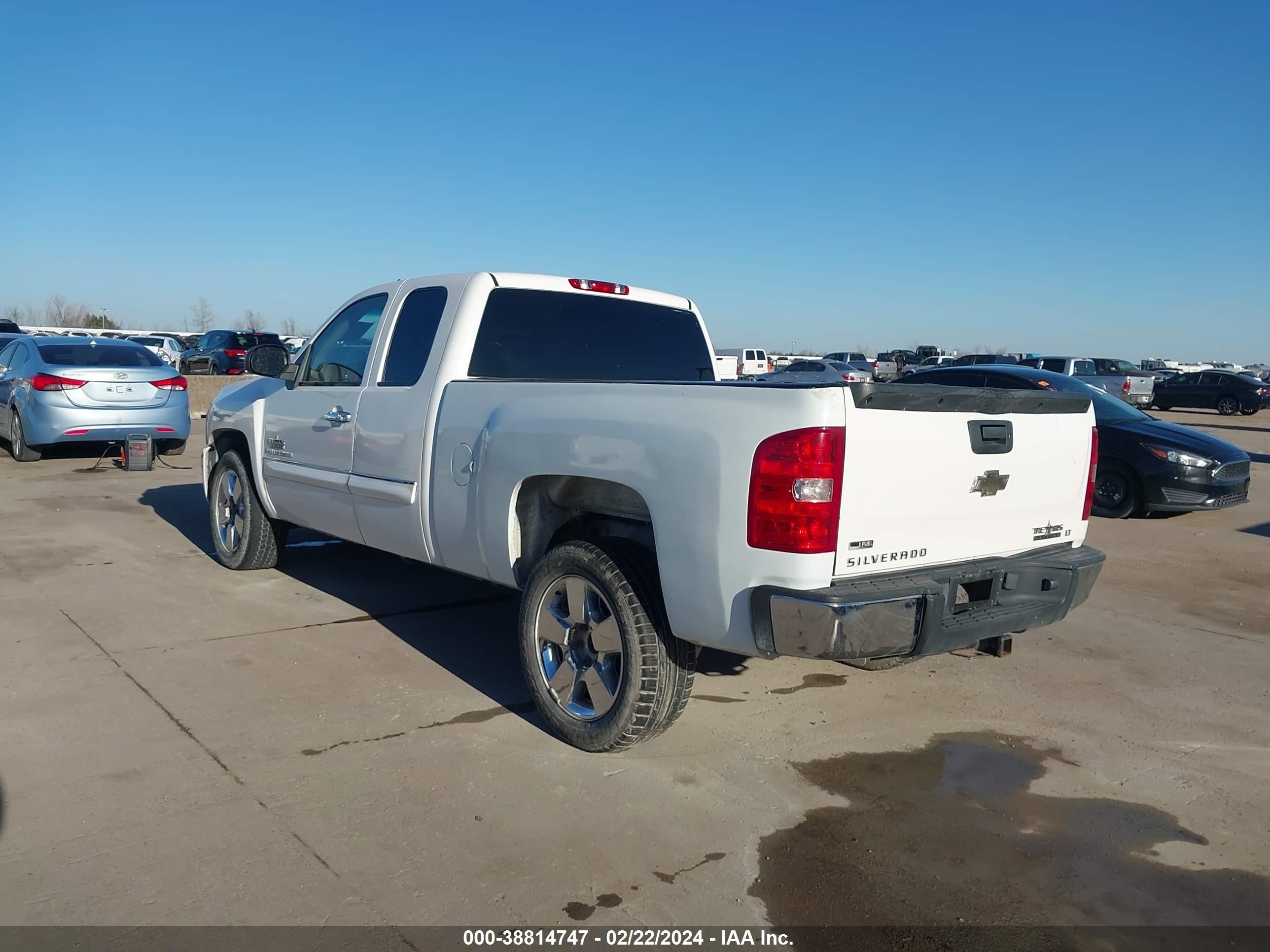 Photo 2 VIN: 1GCEC29039Z163004 - CHEVROLET SILVERADO 