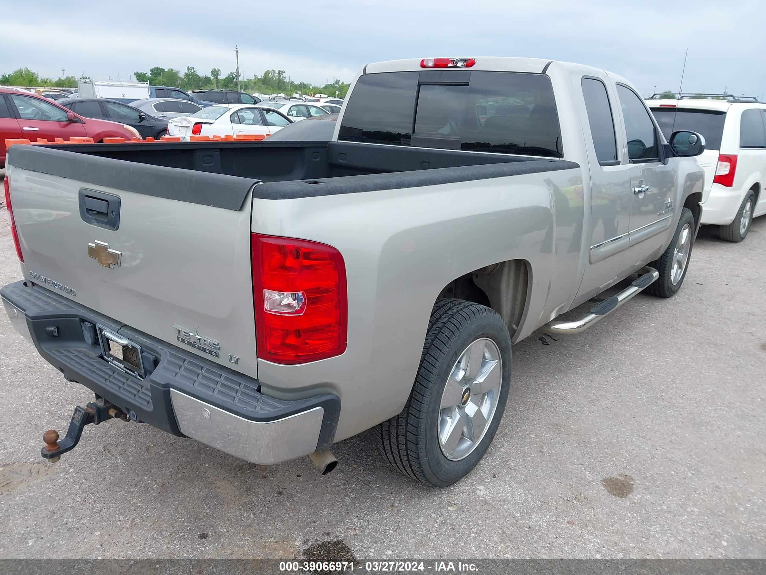 Photo 3 VIN: 1GCEC29J29Z163696 - CHEVROLET SILVERADO 