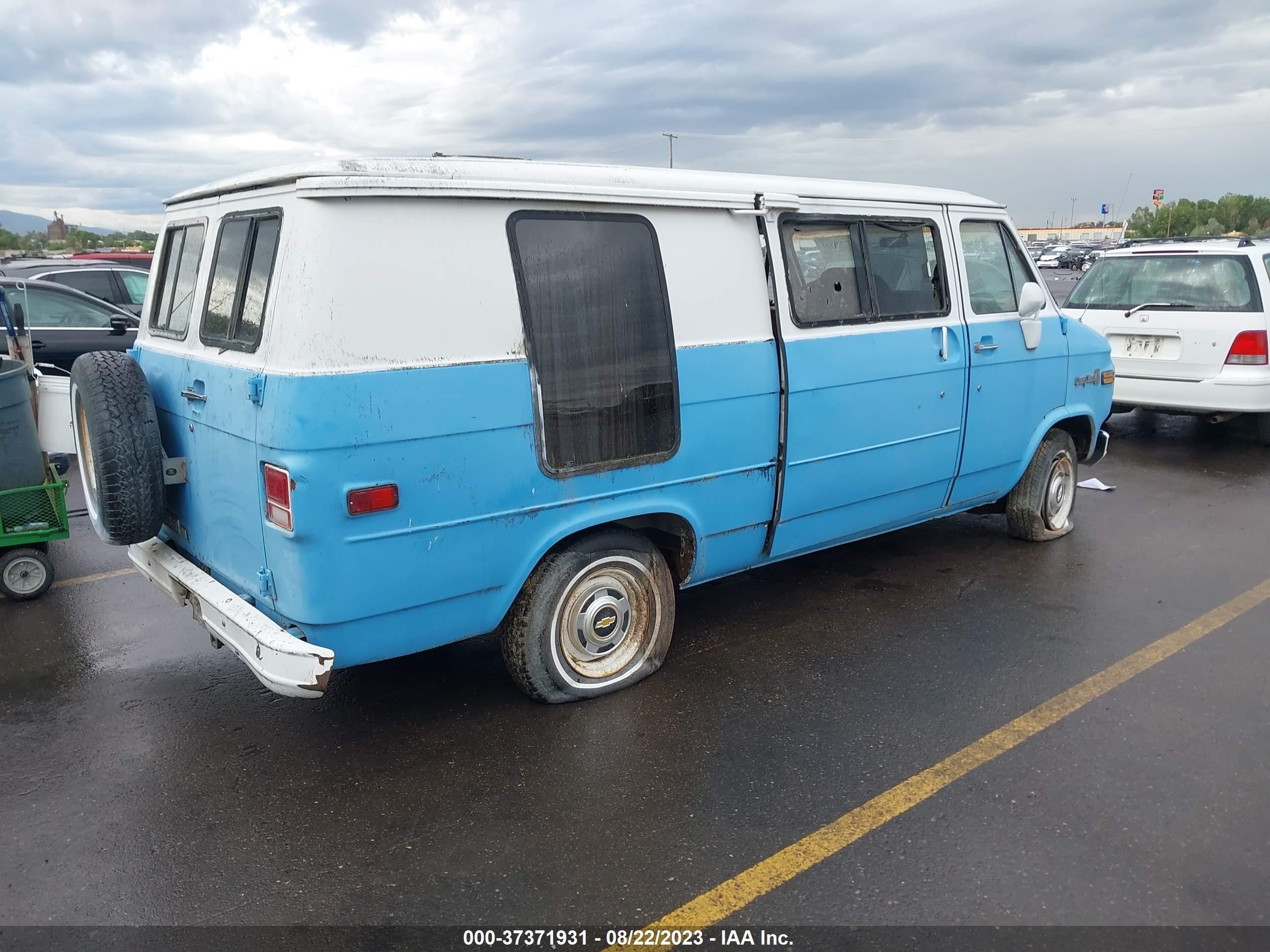 Photo 3 VIN: 1GCEG25H7B7101283 - CHEVROLET VAN 