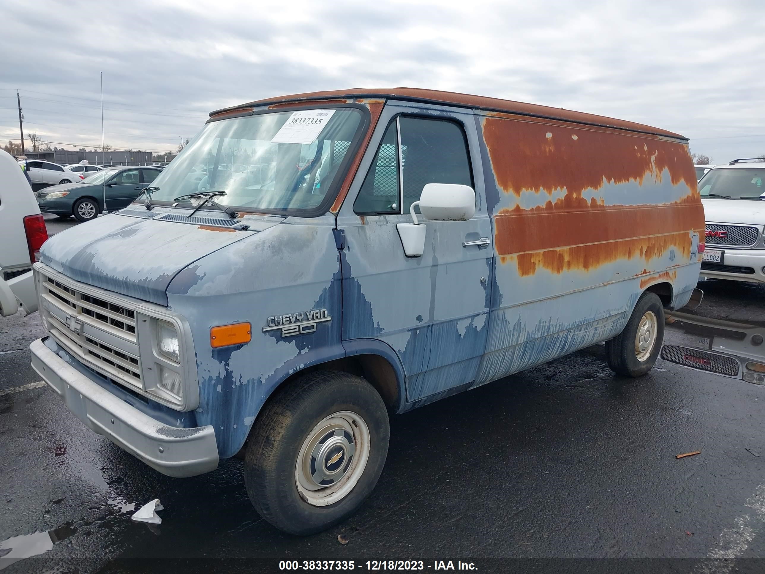 Photo 1 VIN: 1GCEG25H7J7162793 - CHEVROLET VAN 