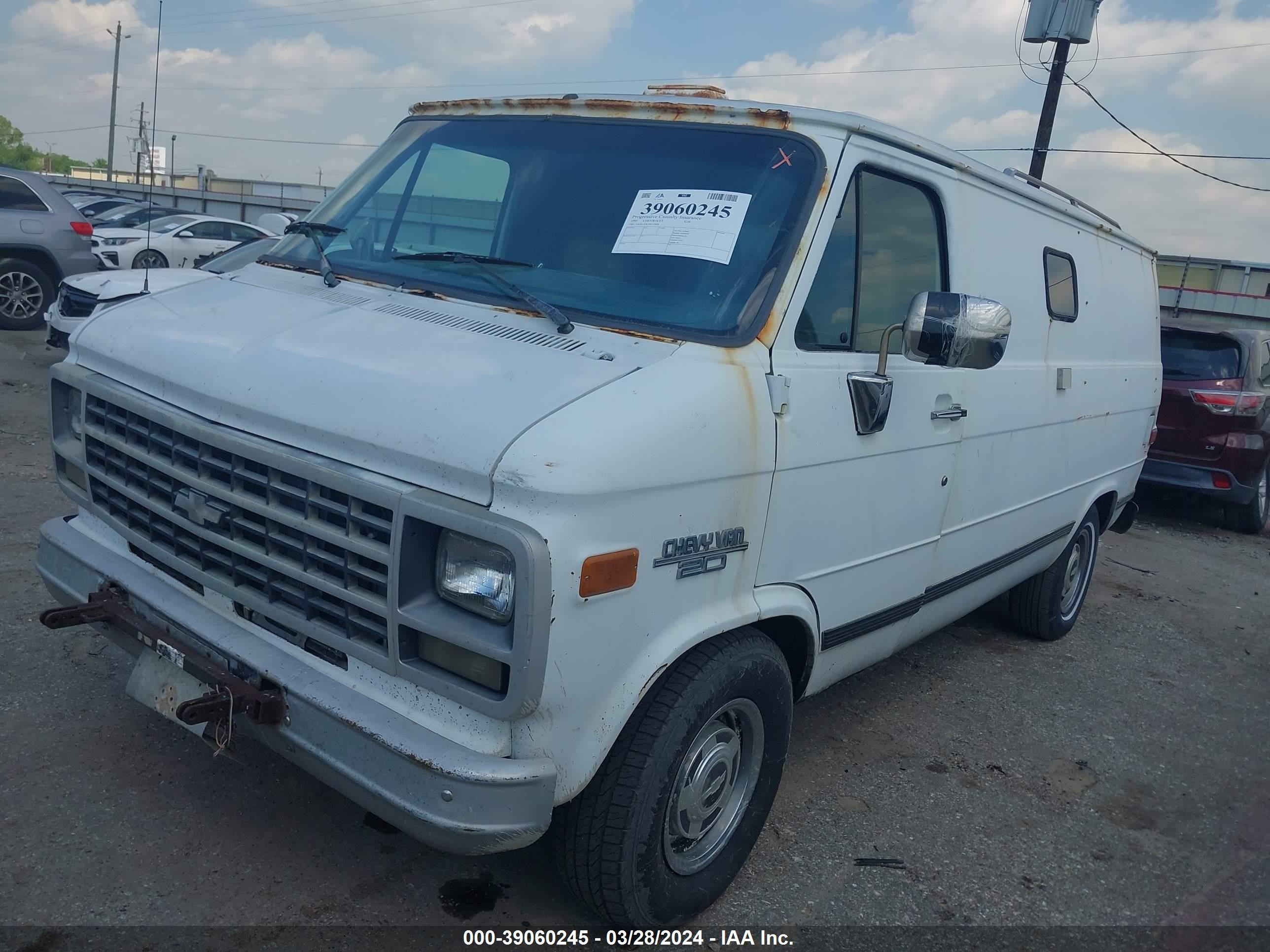 Photo 1 VIN: 1GCEG25K2SF135648 - CHEVROLET VAN 