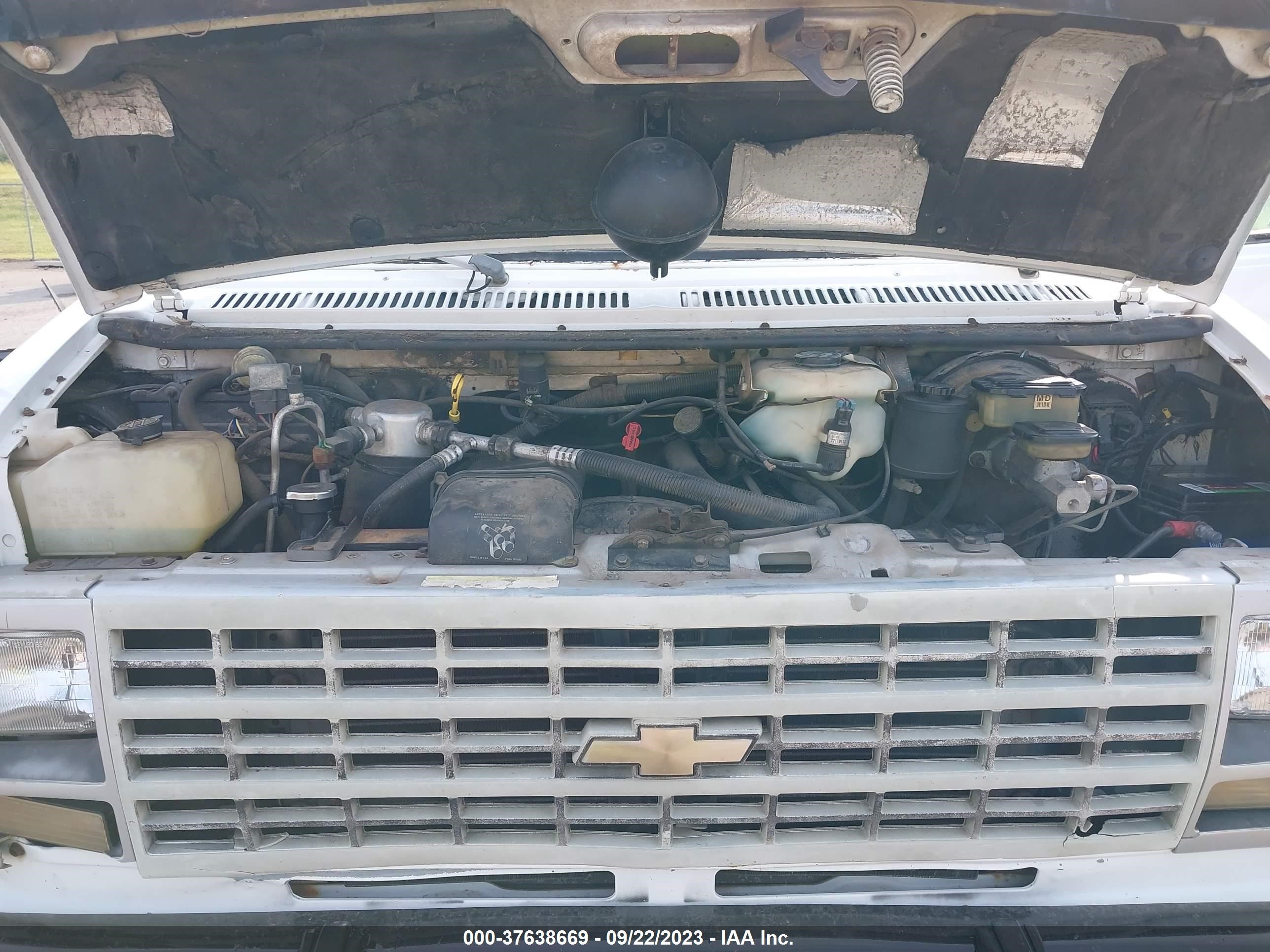 Photo 9 VIN: 1GCEG25K4PF321036 - CHEVROLET VAN 