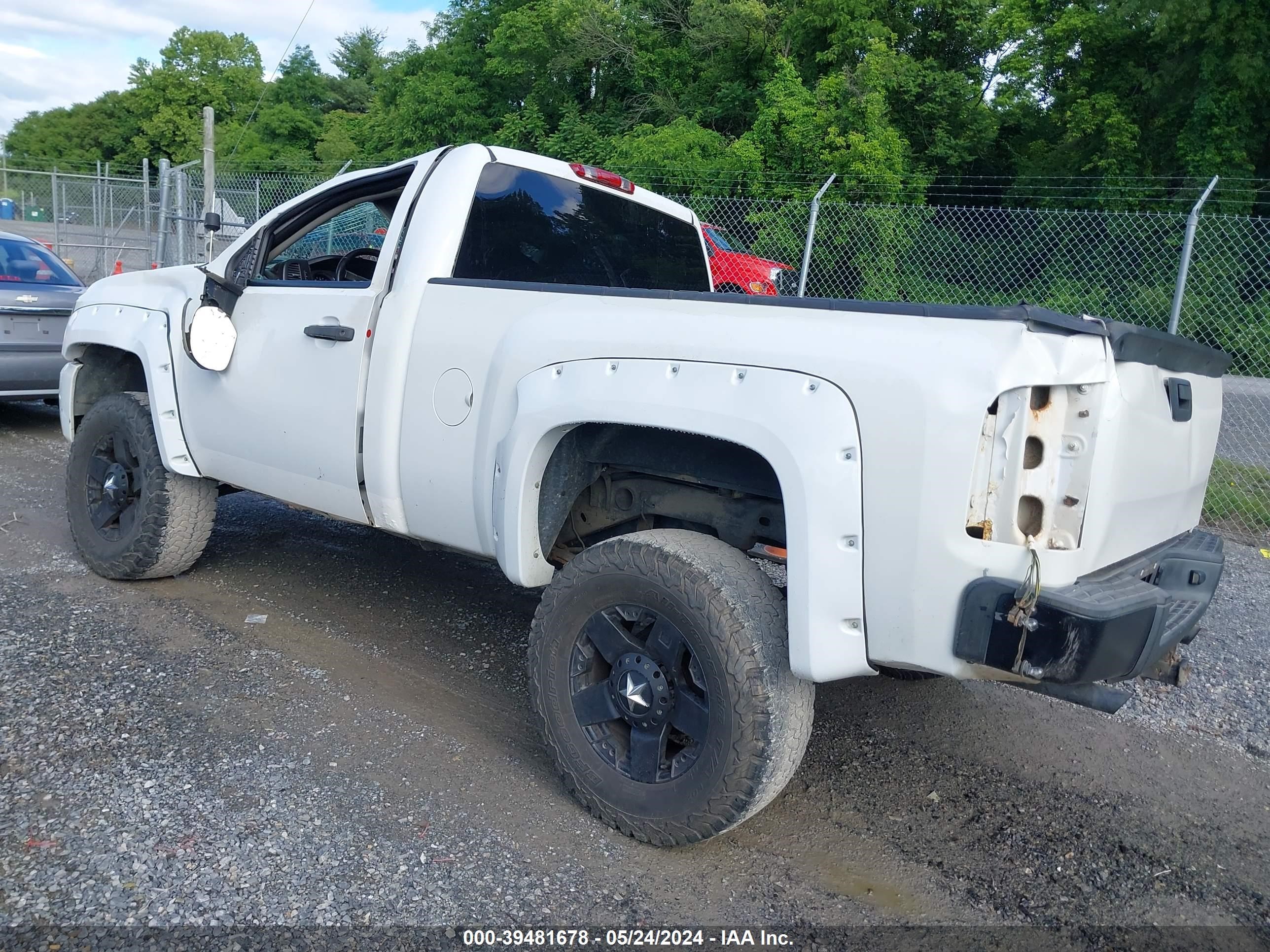 Photo 2 VIN: 1GCEK14047Z584909 - CHEVROLET SILVERADO 