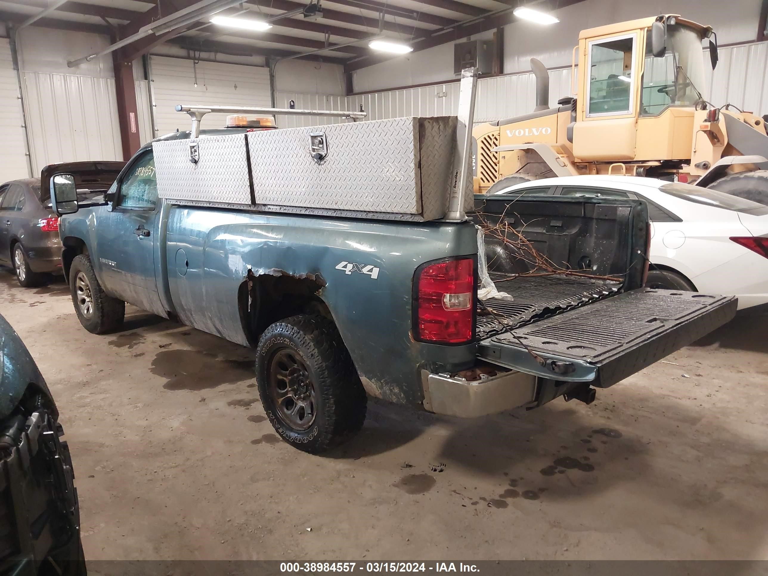 Photo 2 VIN: 1GCEK14048Z225593 - CHEVROLET SILVERADO 