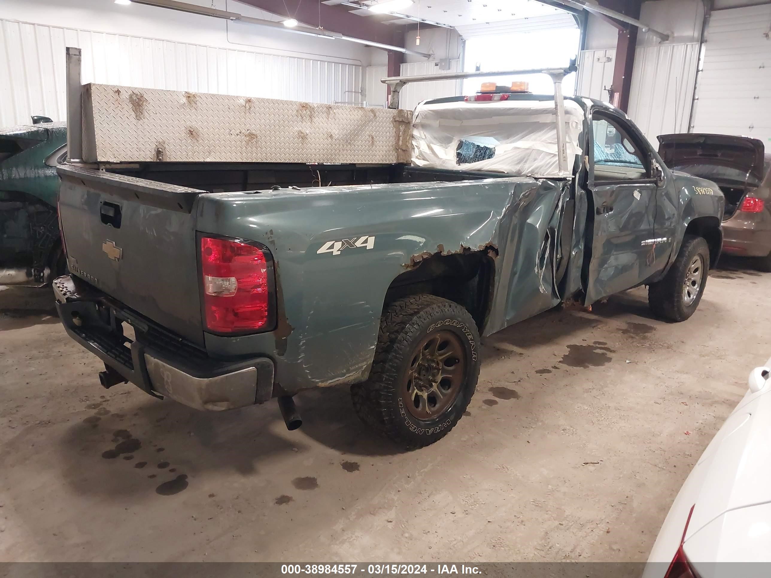 Photo 3 VIN: 1GCEK14048Z225593 - CHEVROLET SILVERADO 