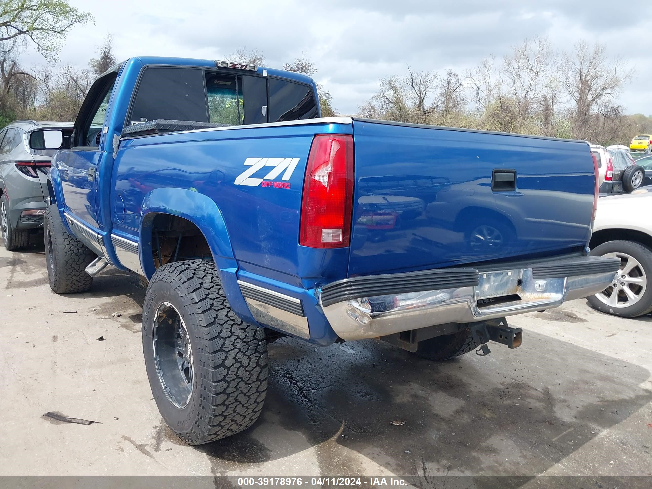 Photo 2 VIN: 1GCEK14RXVZ199138 - CHEVROLET S-10 PICKUP 