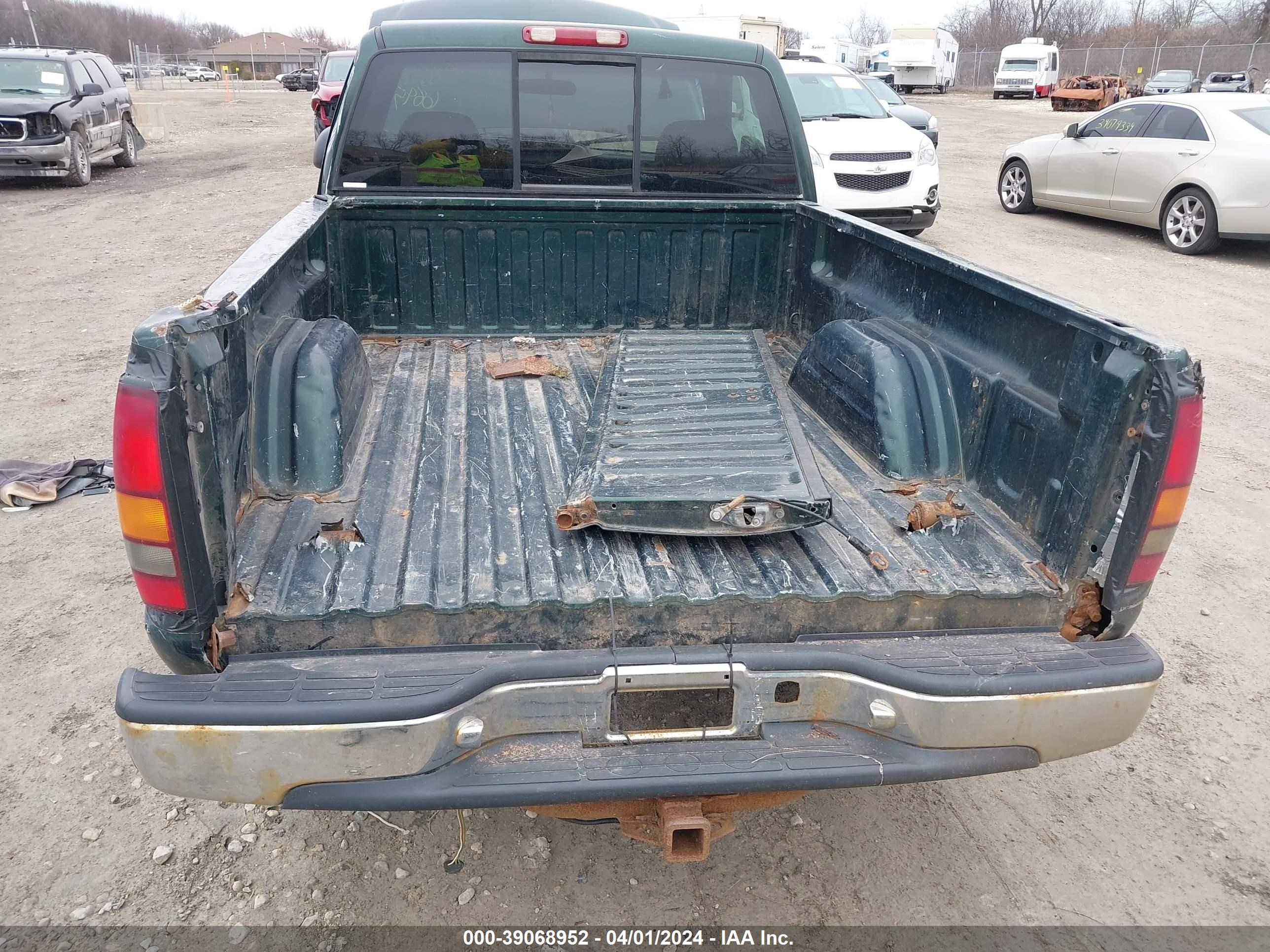 Photo 5 VIN: 1GCEK14T31Z133360 - CHEVROLET SILVERADO 