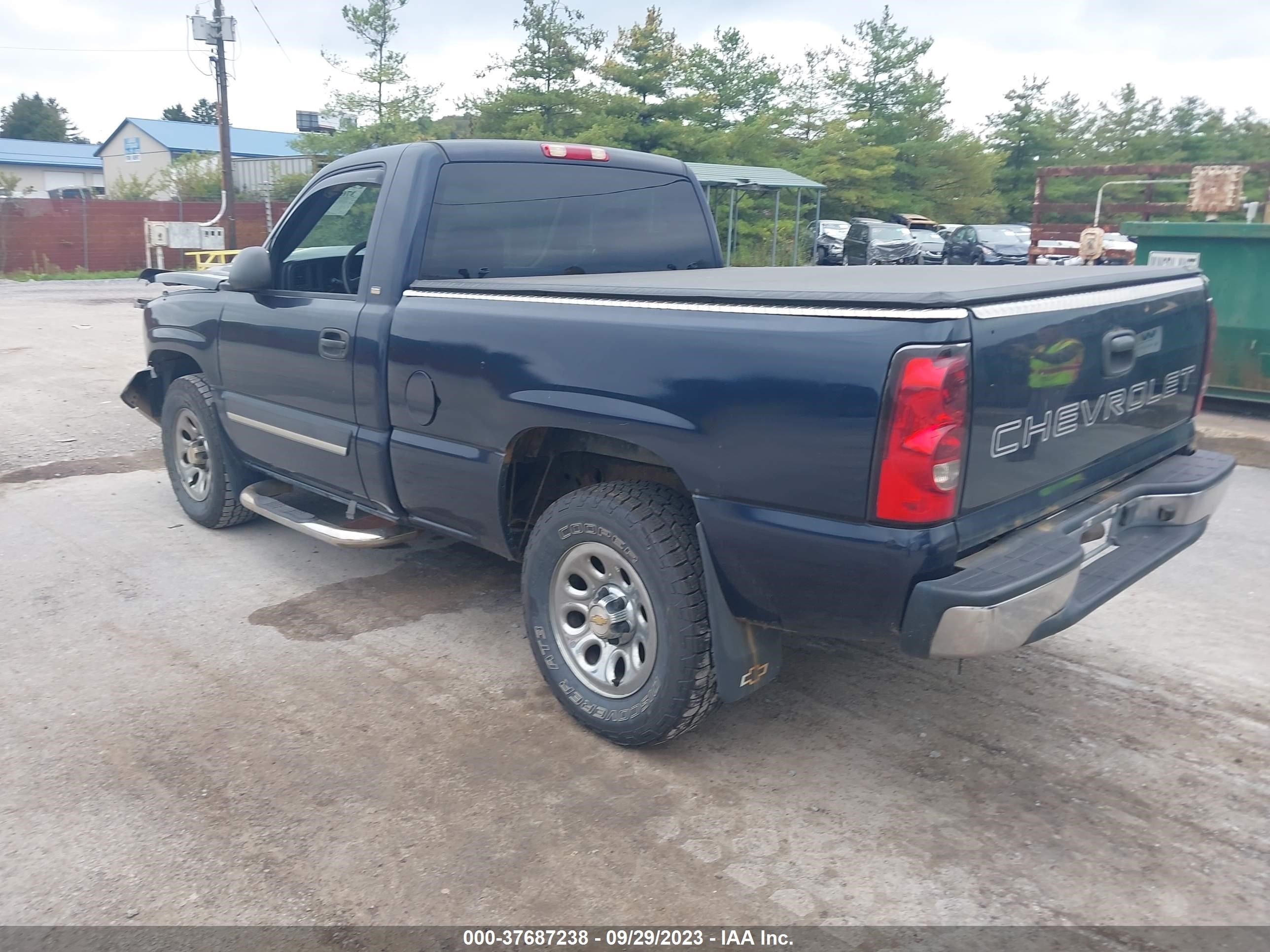 Photo 2 VIN: 1GCEK14T45Z258924 - CHEVROLET SILVERADO 