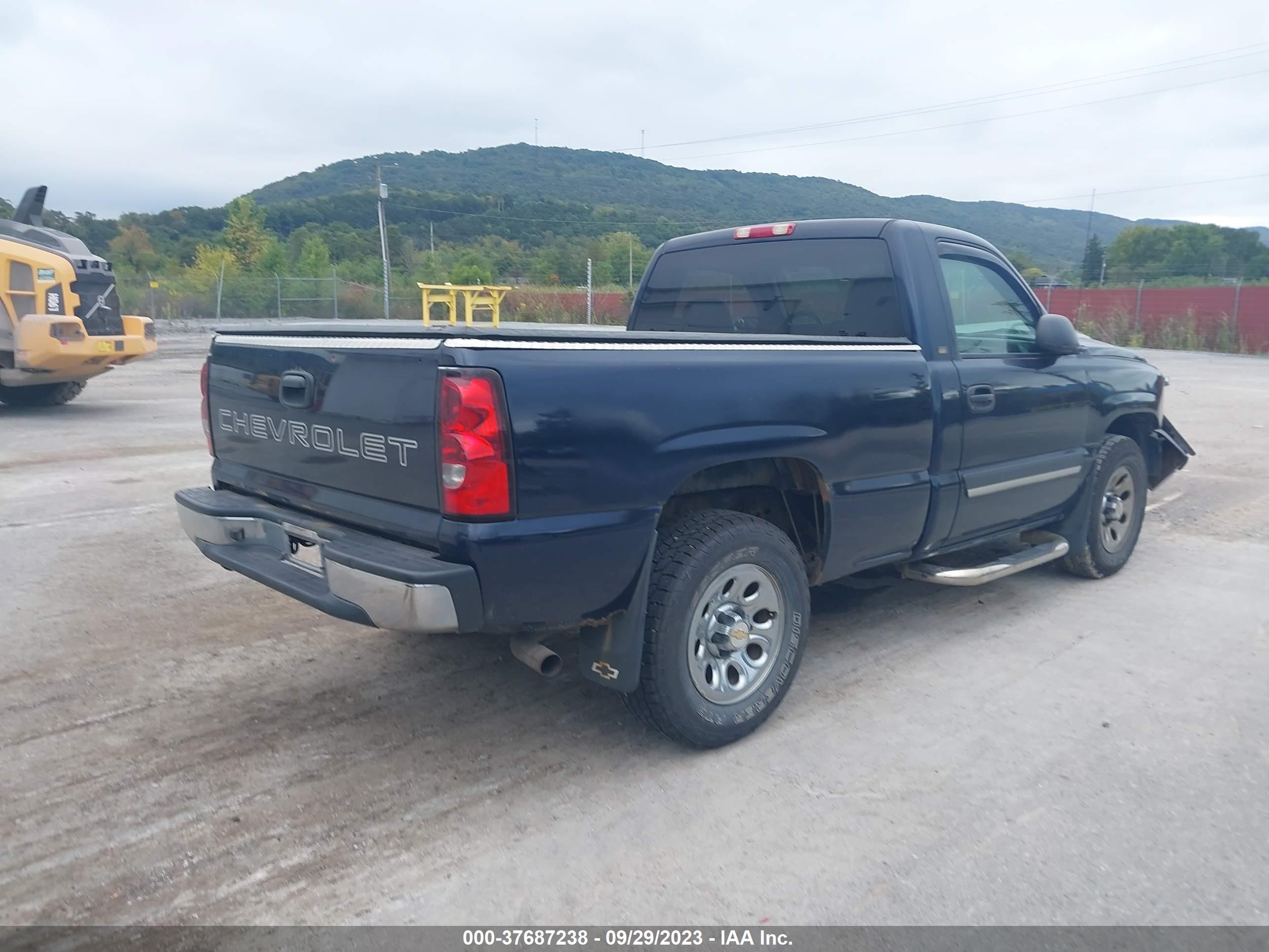 Photo 3 VIN: 1GCEK14T45Z258924 - CHEVROLET SILVERADO 