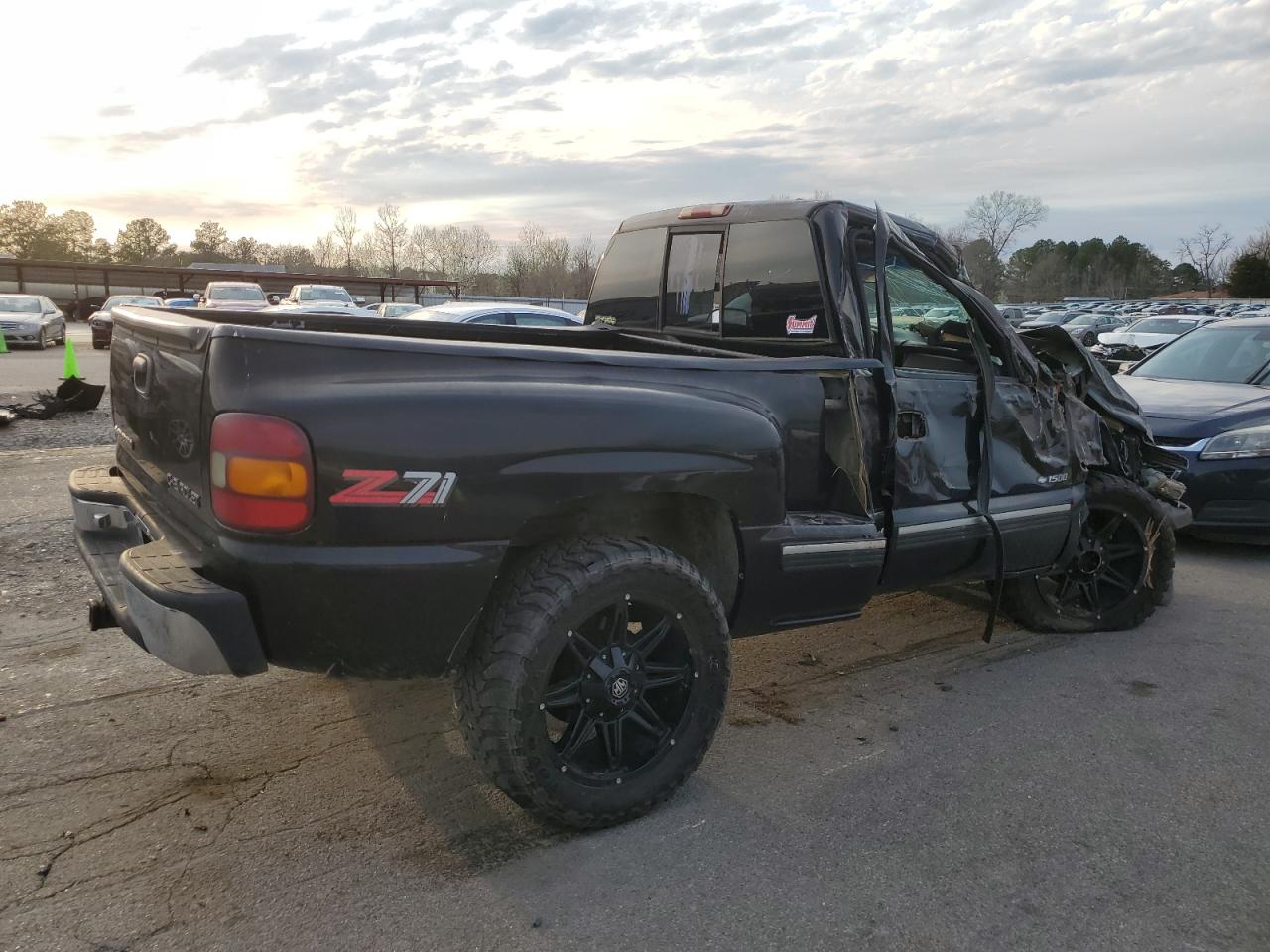 Photo 2 VIN: 1GCEK14T4YZ114200 - CHEVROLET SILVERADO 