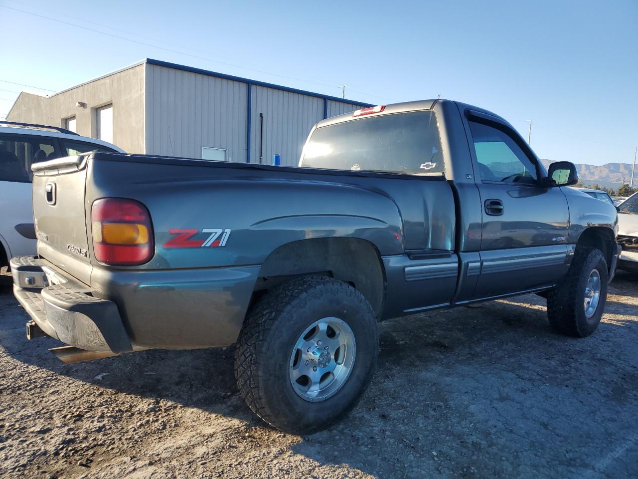 Photo 2 VIN: 1GCEK14T6YZ231616 - CHEVROLET SILVERADO 