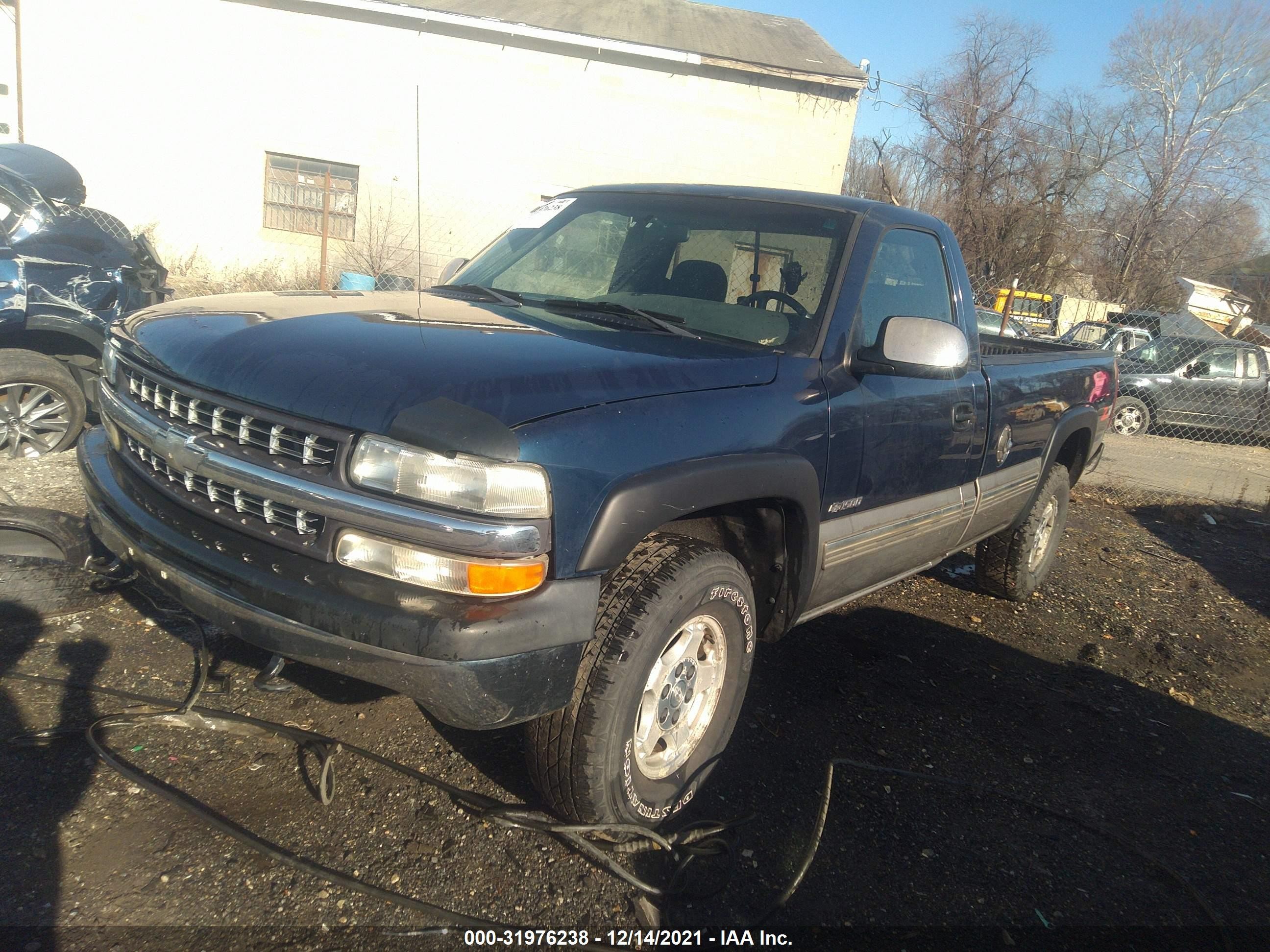 Photo 1 VIN: 1GCEK14T7YE111900 - CHEVROLET SILVERADO 