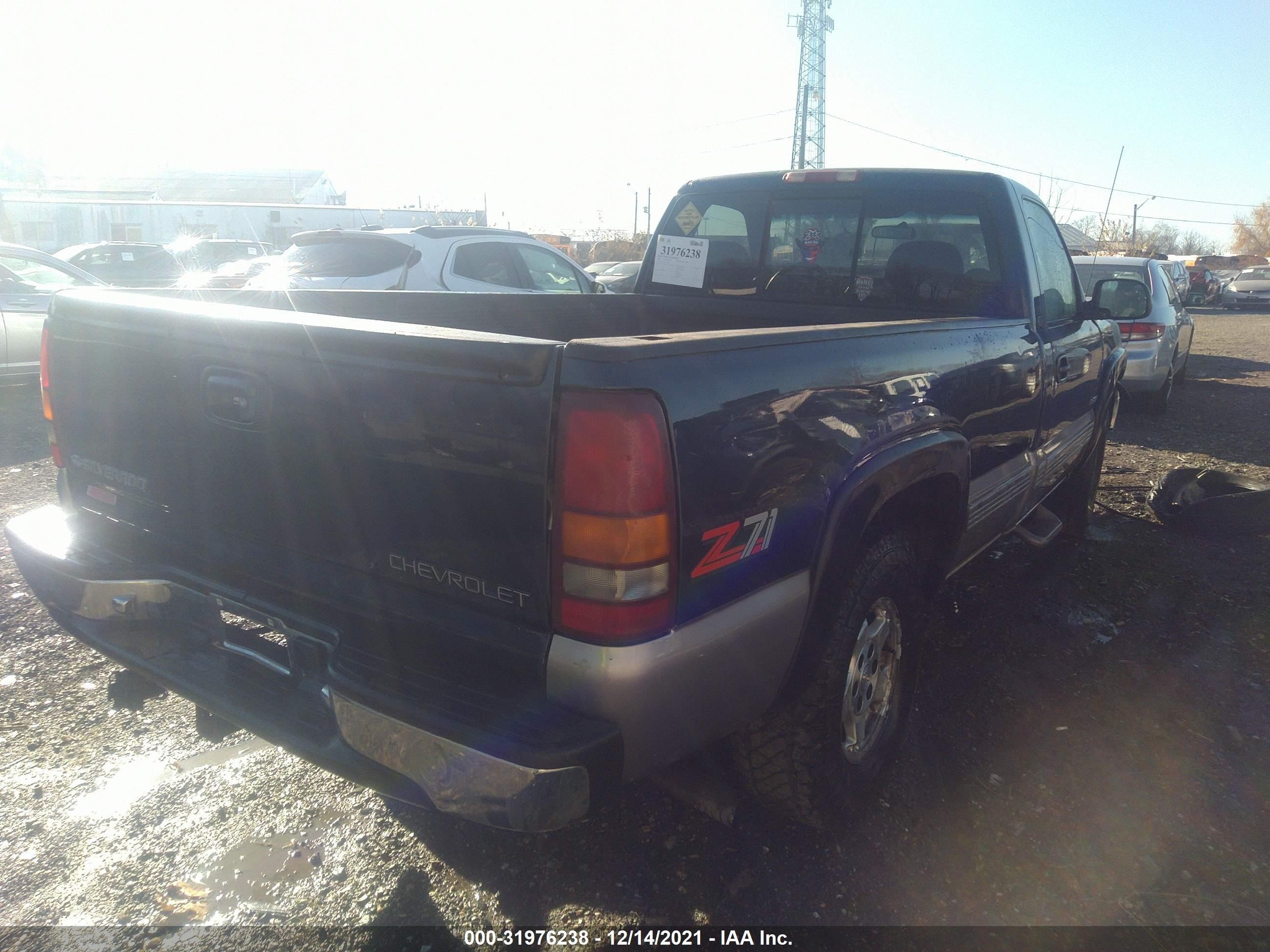 Photo 3 VIN: 1GCEK14T7YE111900 - CHEVROLET SILVERADO 