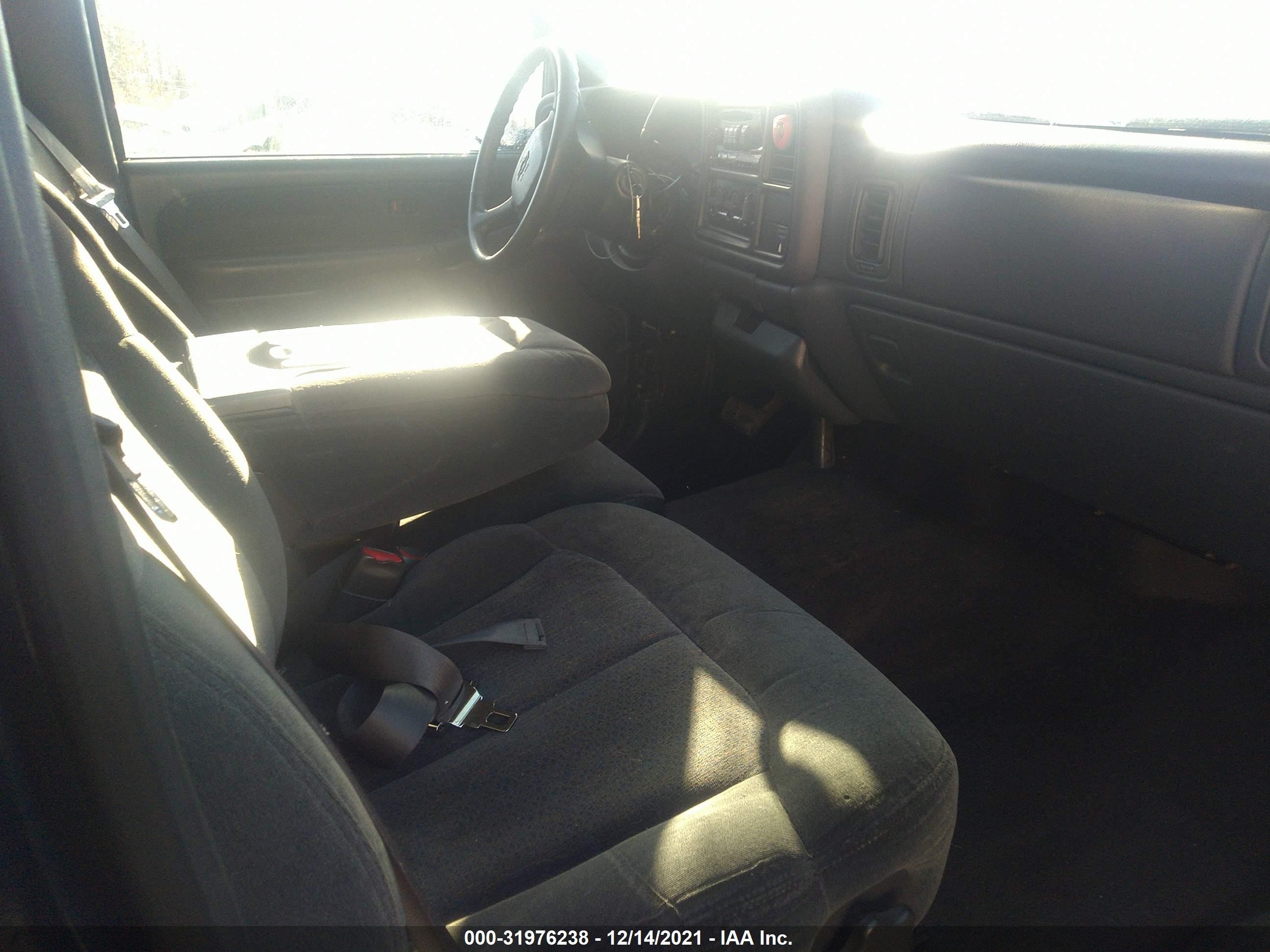 Photo 4 VIN: 1GCEK14T7YE111900 - CHEVROLET SILVERADO 