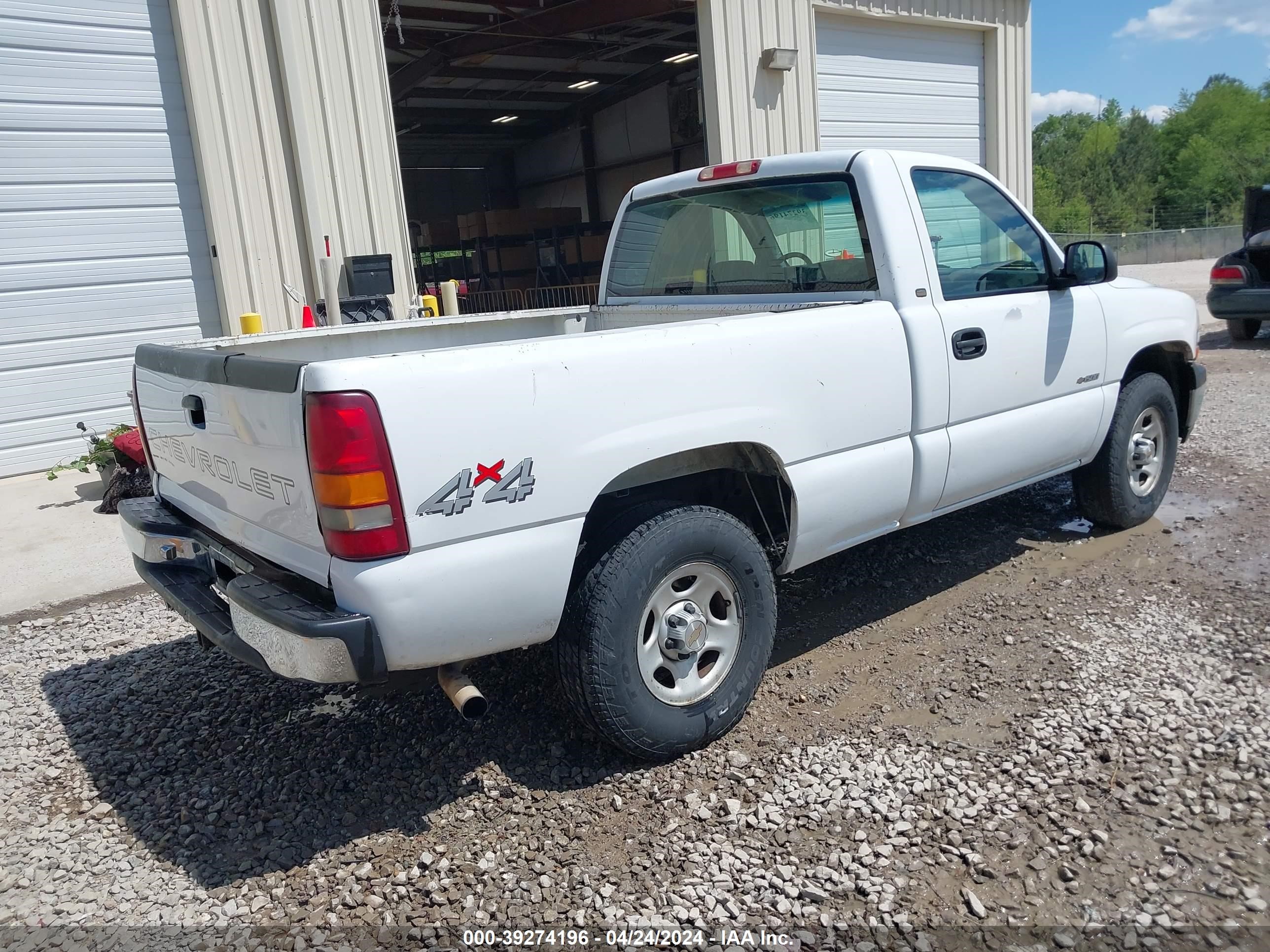 Photo 3 VIN: 1GCEK14TX2Z243906 - CHEVROLET SILVERADO 