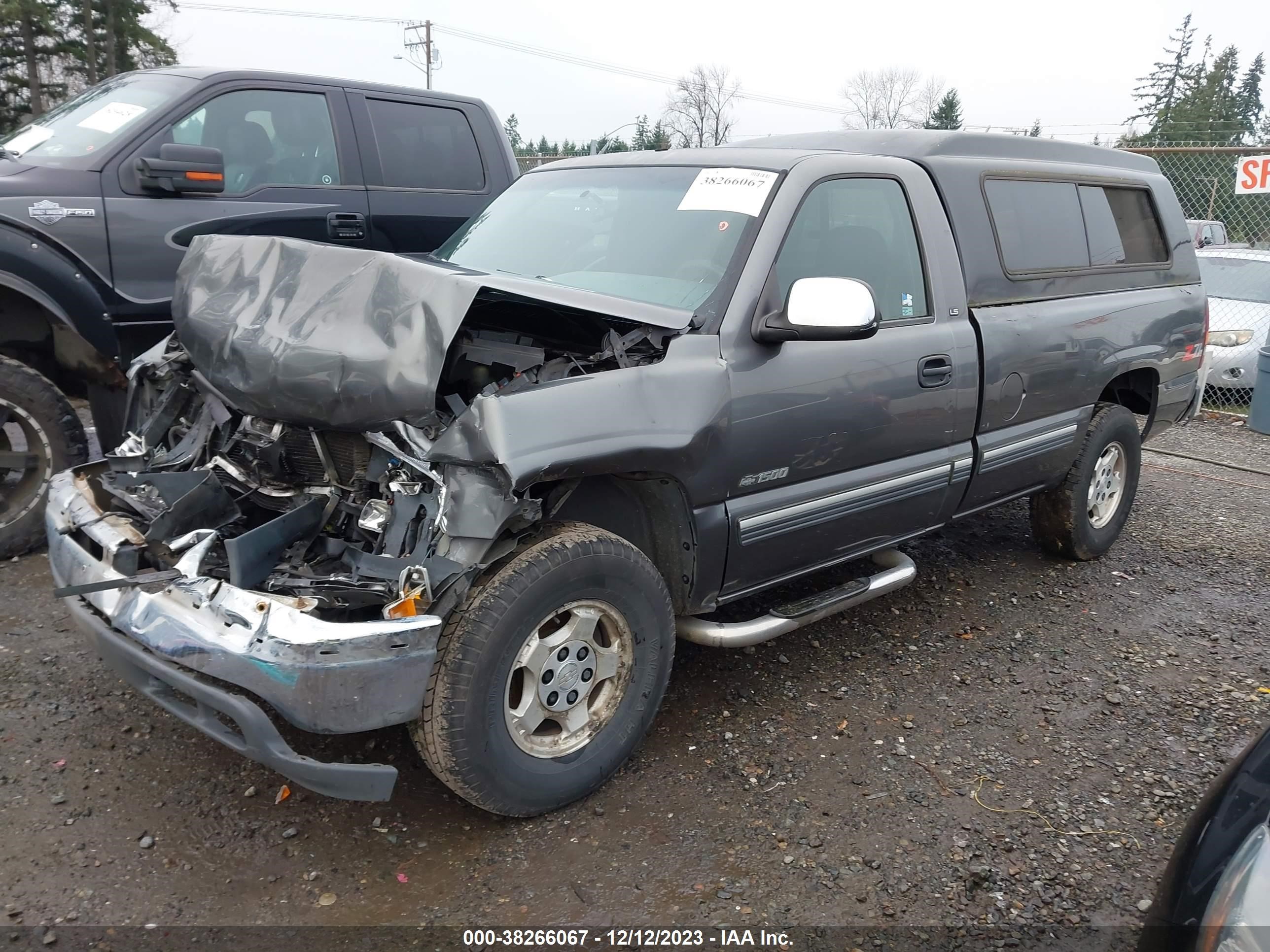 Photo 1 VIN: 1GCEK14TXYE205737 - CHEVROLET SILVERADO 