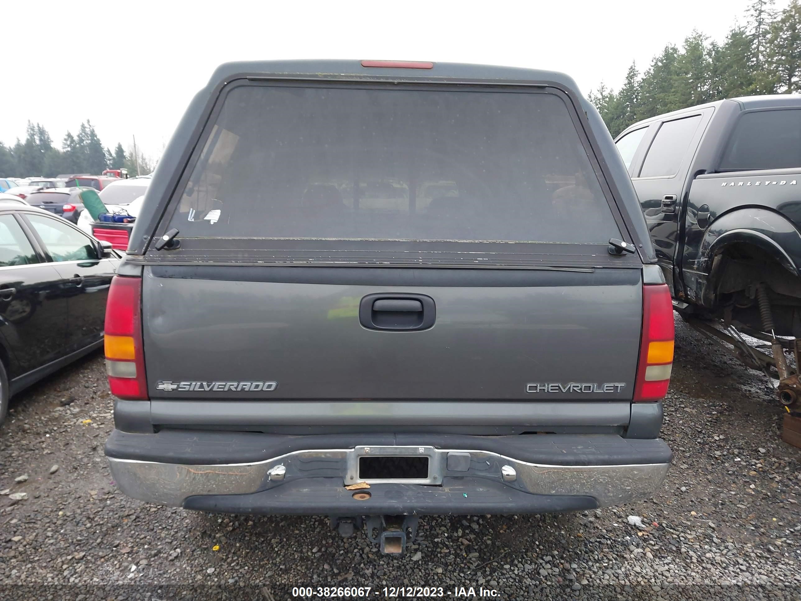 Photo 15 VIN: 1GCEK14TXYE205737 - CHEVROLET SILVERADO 