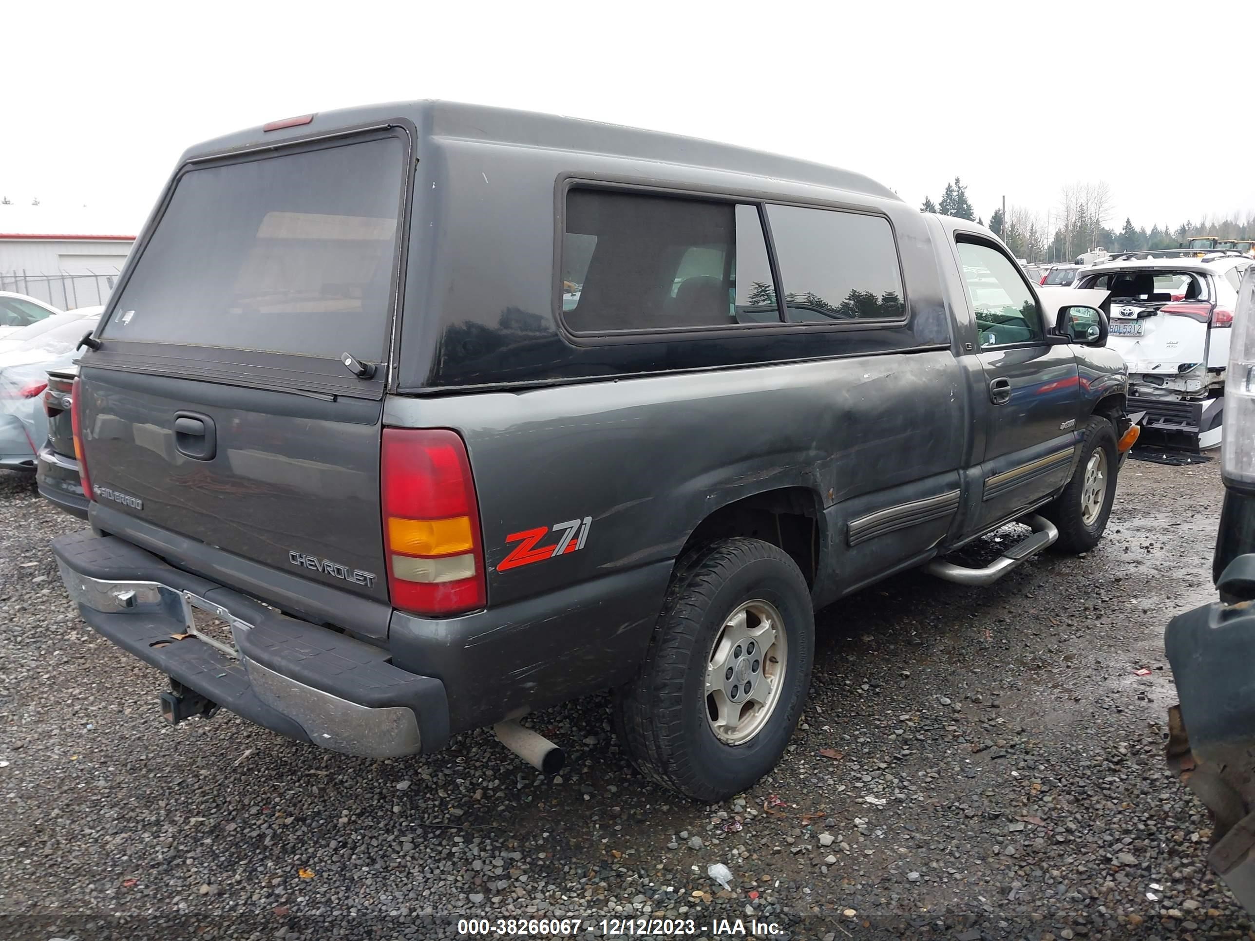 Photo 3 VIN: 1GCEK14TXYE205737 - CHEVROLET SILVERADO 