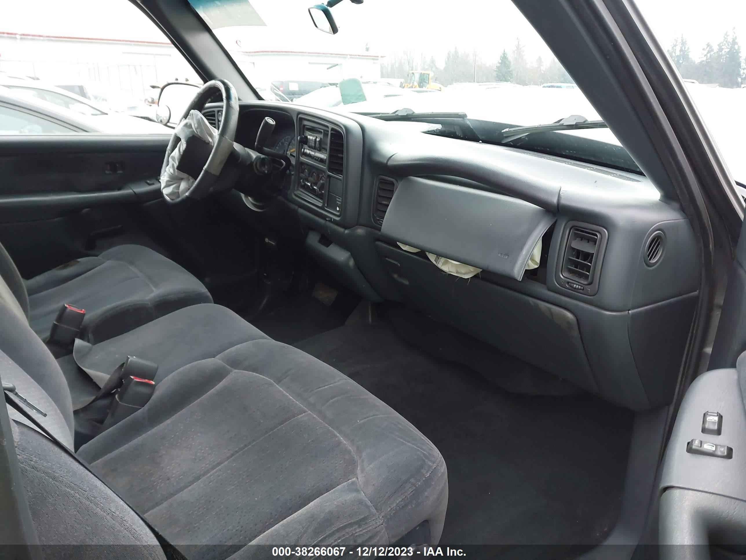 Photo 4 VIN: 1GCEK14TXYE205737 - CHEVROLET SILVERADO 