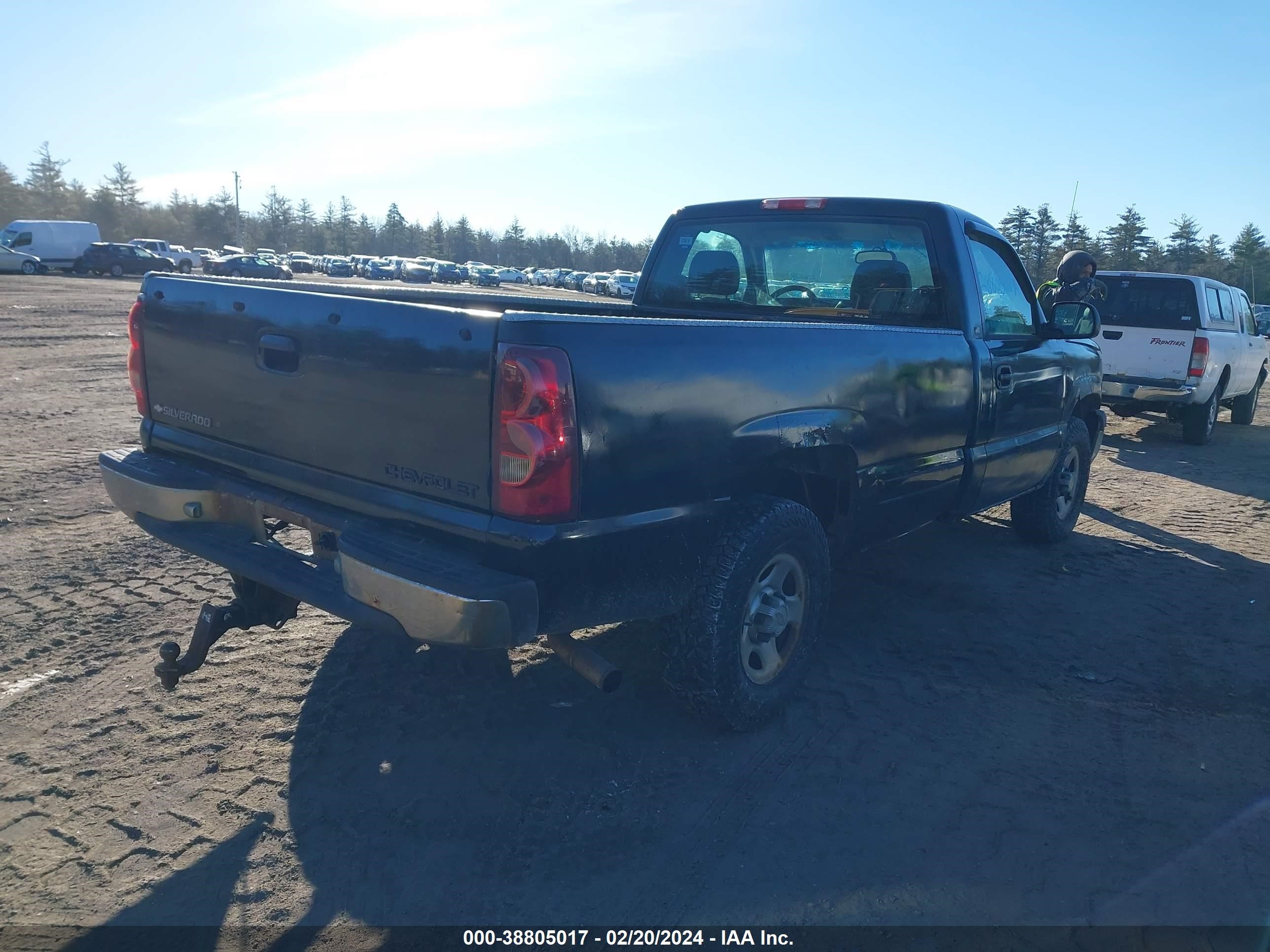 Photo 3 VIN: 1GCEK14V03E308059 - CHEVROLET SILVERADO 