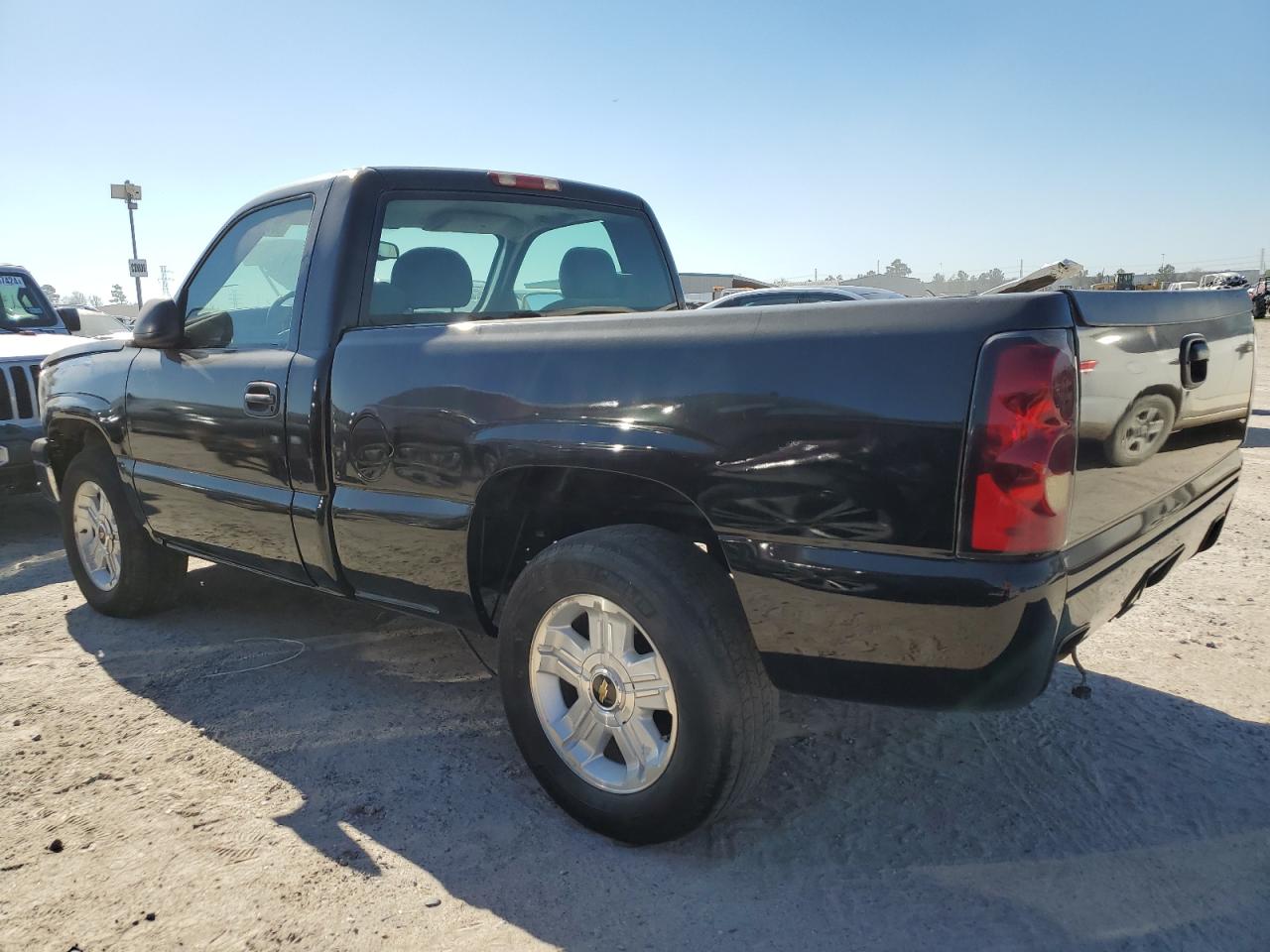 Photo 2 VIN: 1GCEK14V05Z122078 - CHEVROLET SILVERADO 