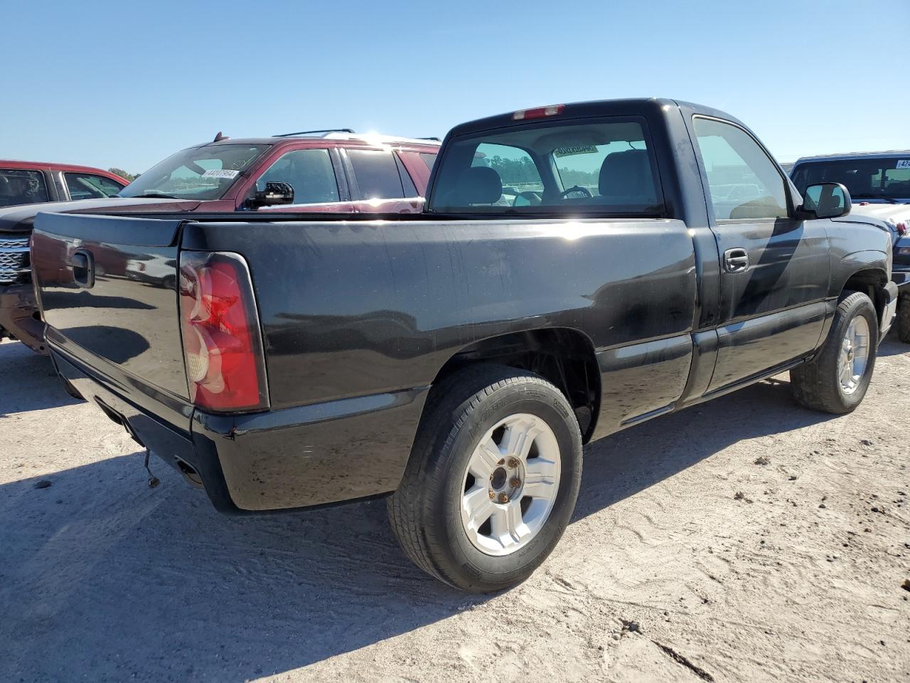 Photo 3 VIN: 1GCEK14V05Z122078 - CHEVROLET SILVERADO 