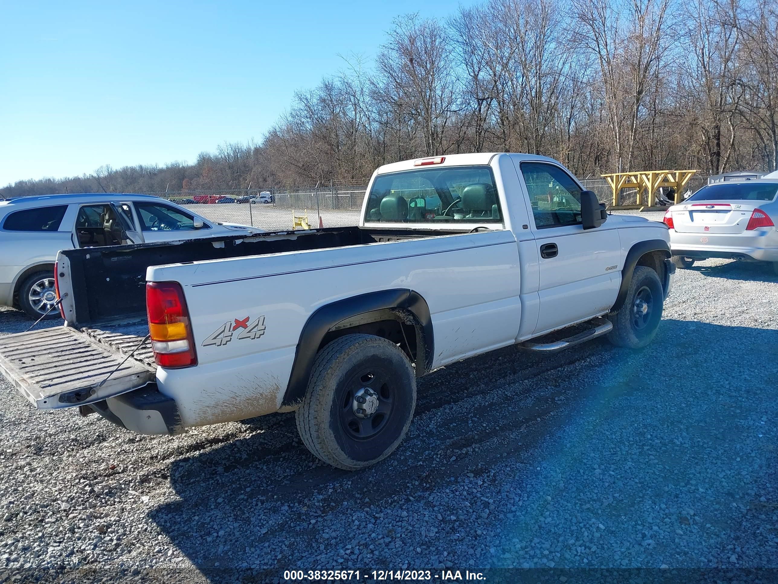 Photo 3 VIN: 1GCEK14V11E157360 - CHEVROLET SILVERADO 