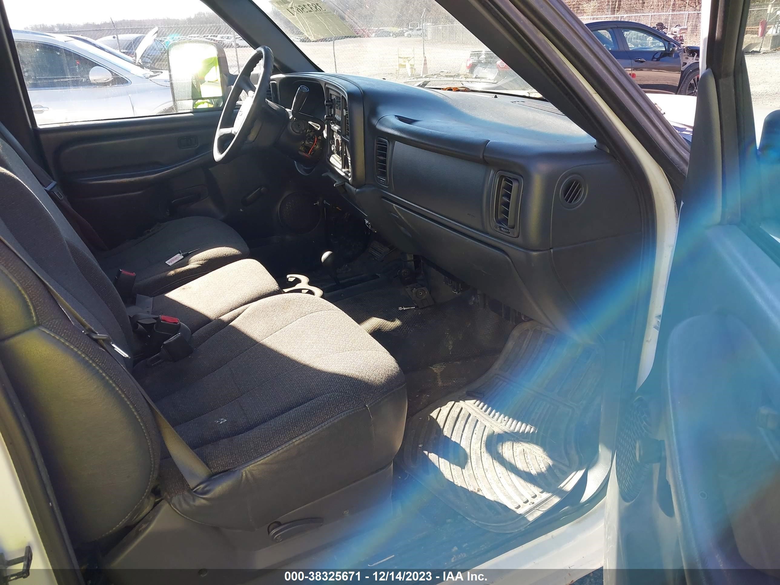 Photo 4 VIN: 1GCEK14V11E157360 - CHEVROLET SILVERADO 