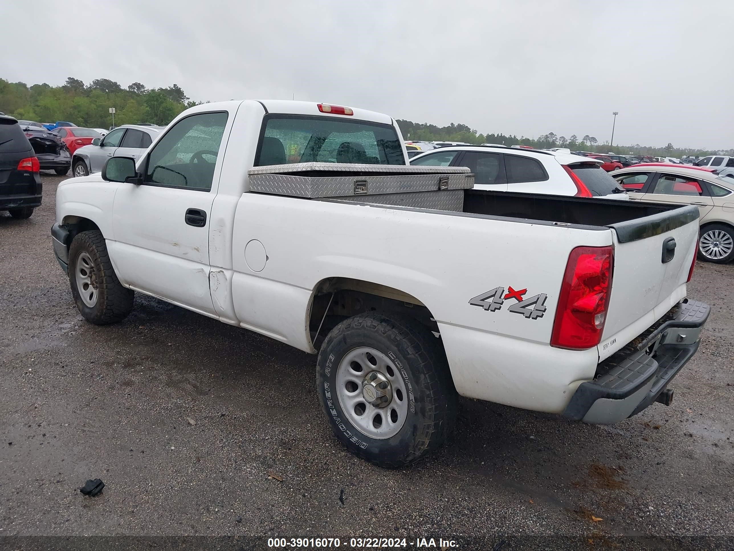 Photo 2 VIN: 1GCEK14V26Z135531 - CHEVROLET SILVERADO 