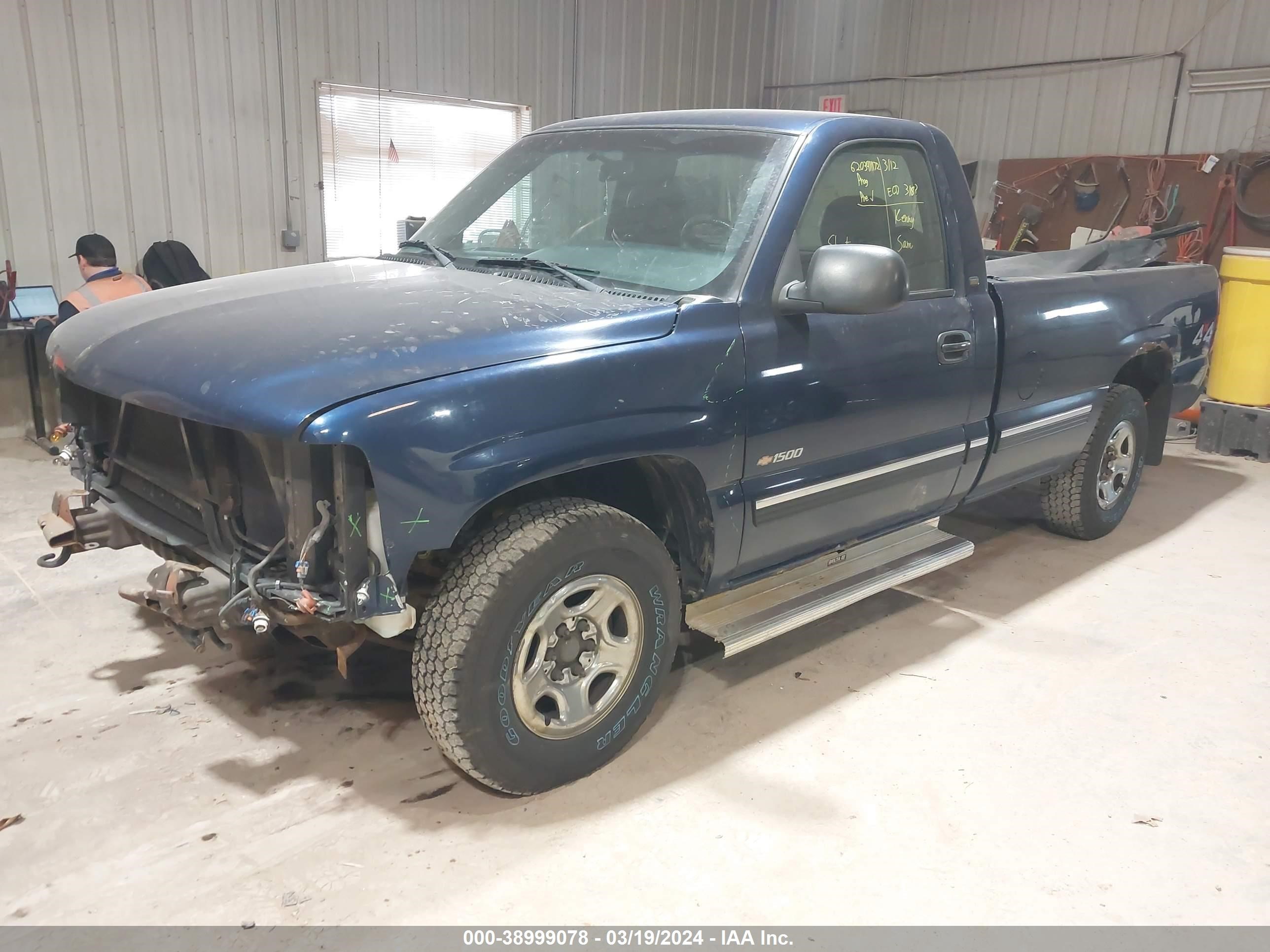 Photo 1 VIN: 1GCEK14V7YZ204779 - CHEVROLET SILVERADO 