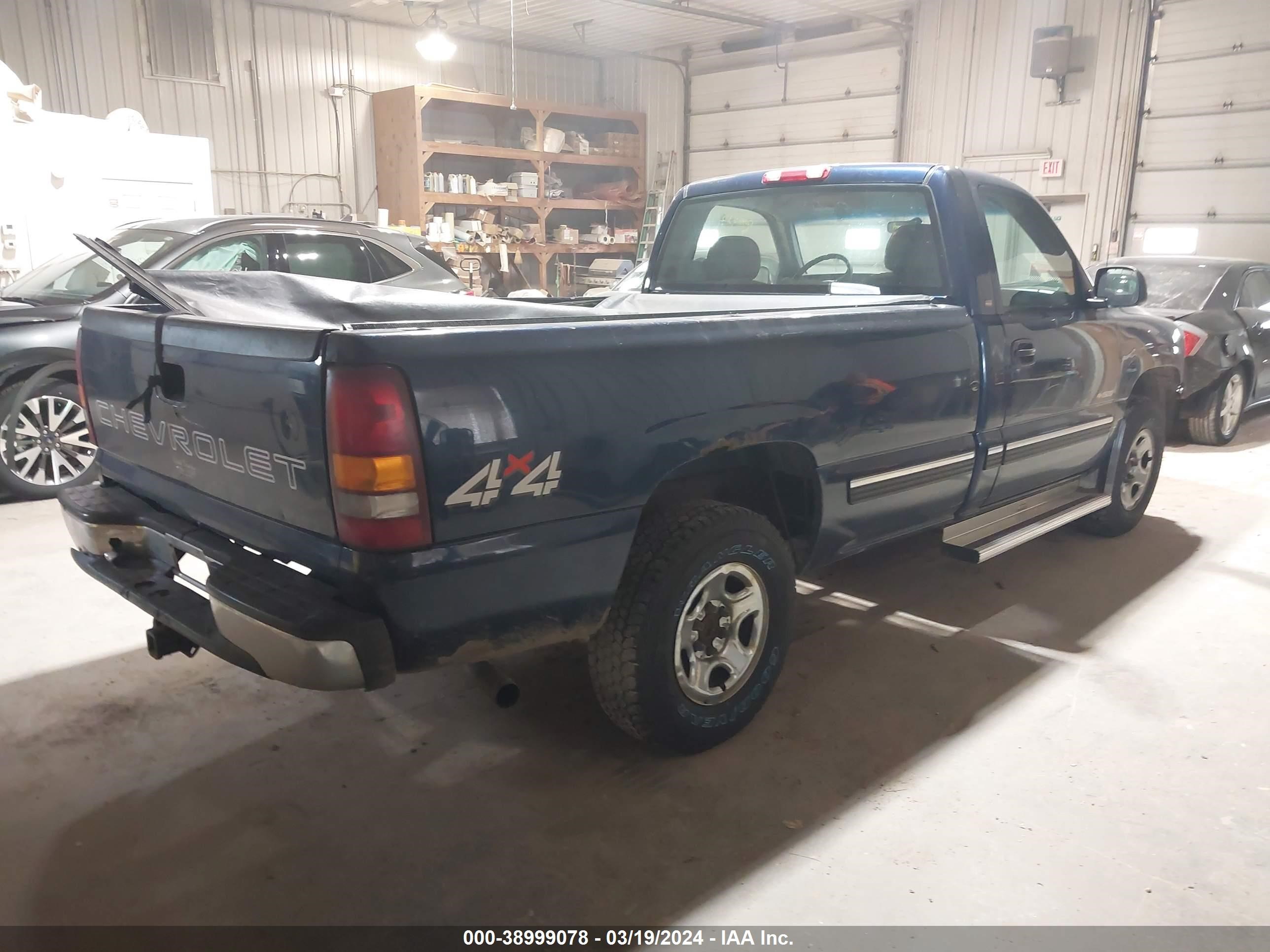 Photo 3 VIN: 1GCEK14V7YZ204779 - CHEVROLET SILVERADO 