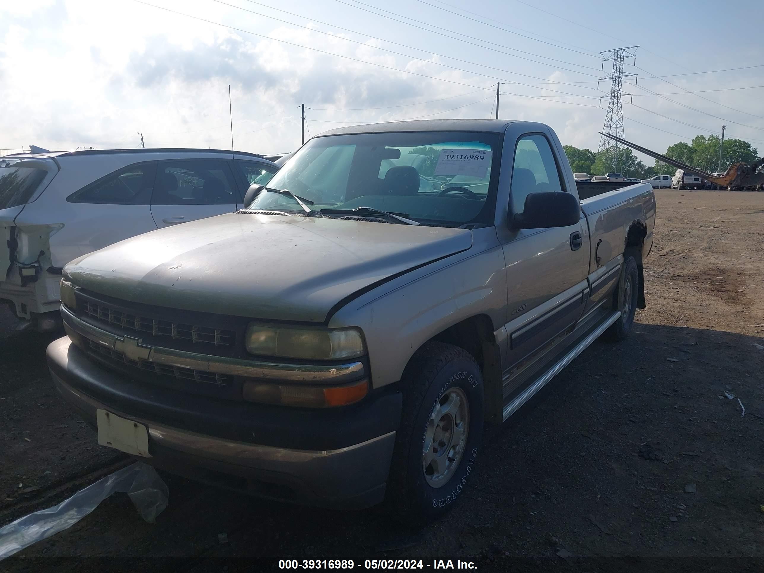 Photo 1 VIN: 1GCEK14W4YE236590 - CHEVROLET SILVERADO 