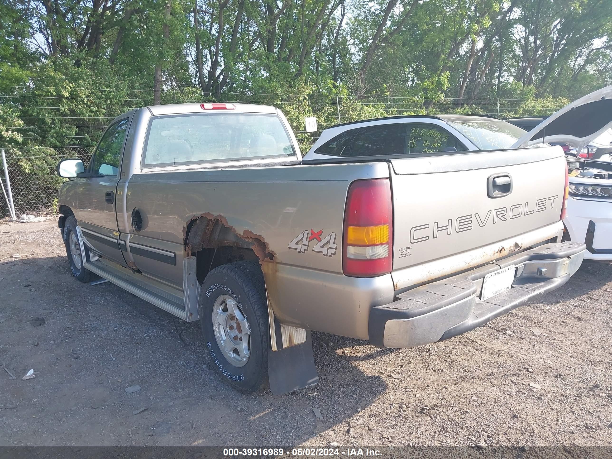 Photo 2 VIN: 1GCEK14W4YE236590 - CHEVROLET SILVERADO 