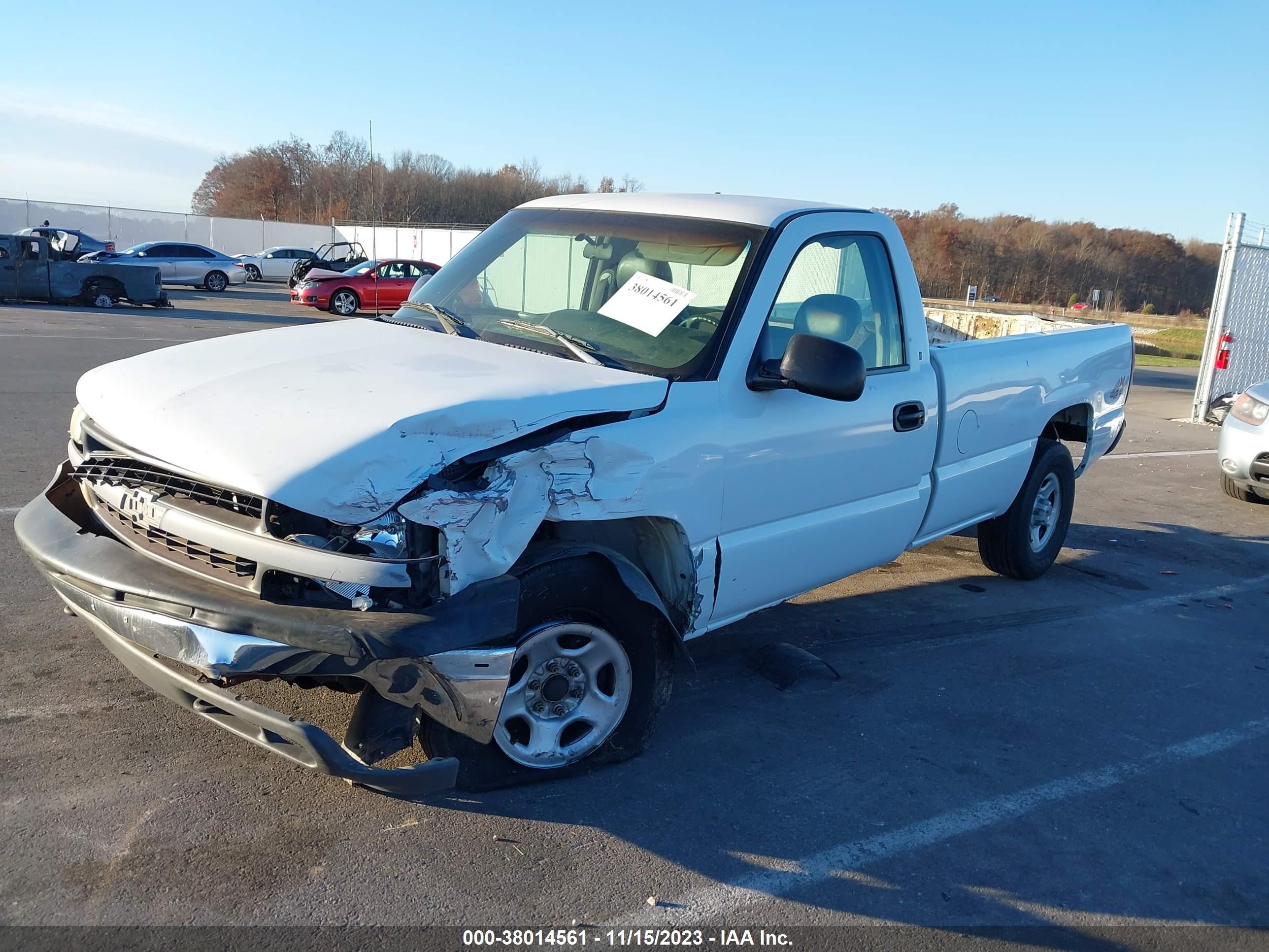 Photo 1 VIN: 1GCEK14W5YE205641 - CHEVROLET SILVERADO 