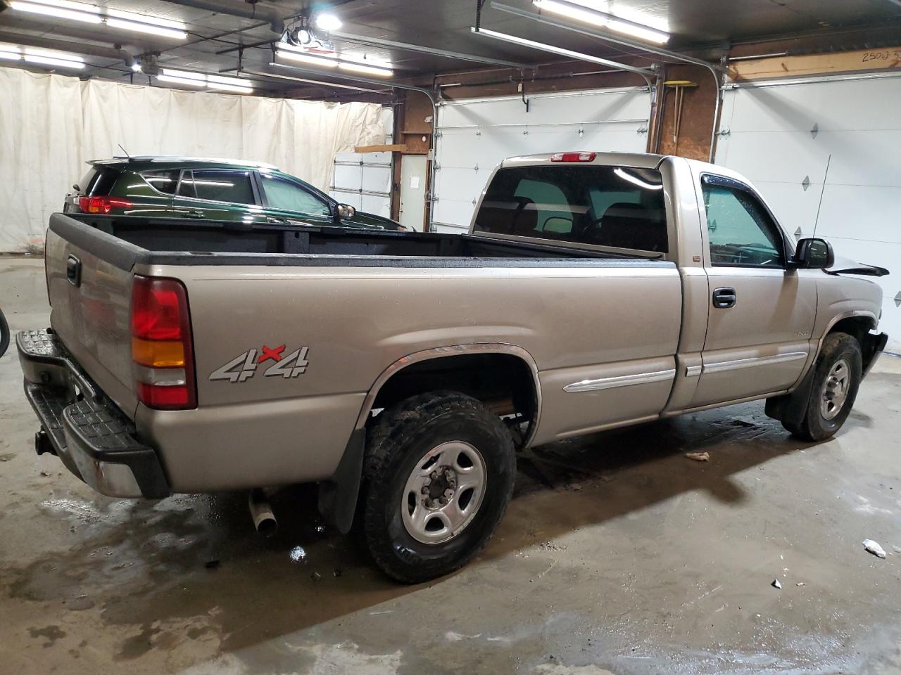 Photo 2 VIN: 1GCEK14WX2Z174967 - CHEVROLET SILVERADO 