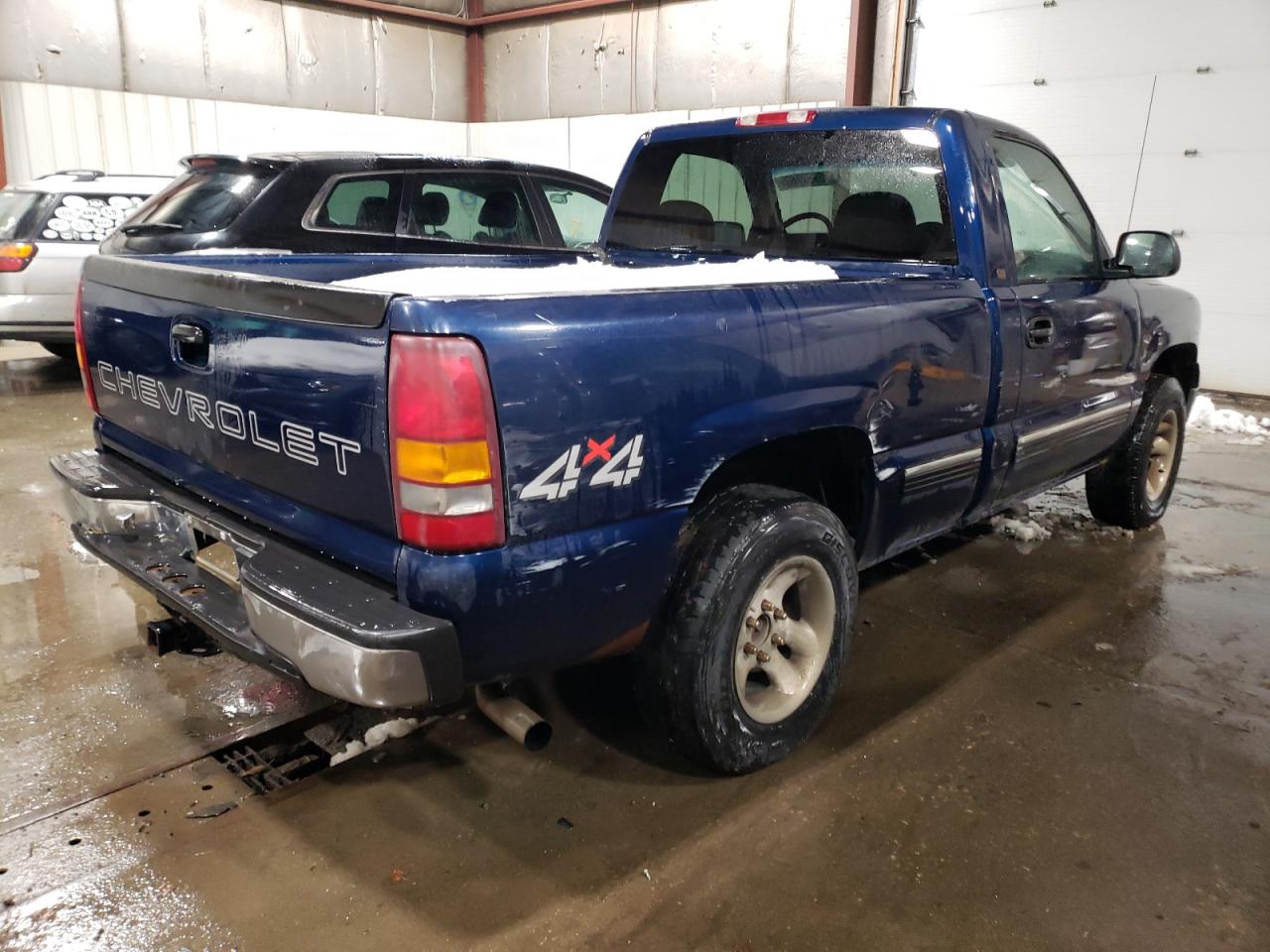 Photo 2 VIN: 1GCEK14WXYZ223092 - CHEVROLET SILVERADO 