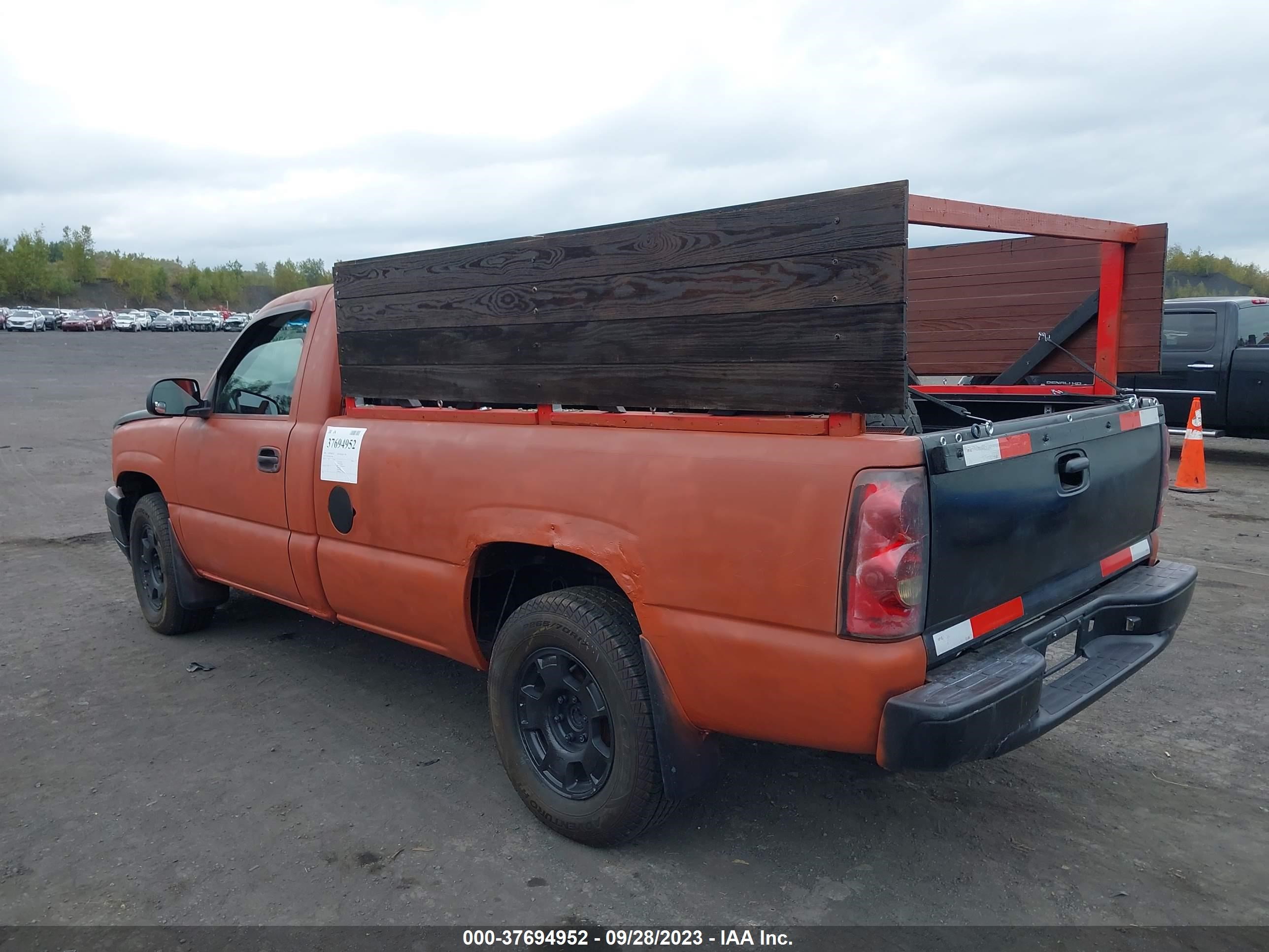 Photo 2 VIN: 1GCEK14X96Z129890 - CHEVROLET SILVERADO 