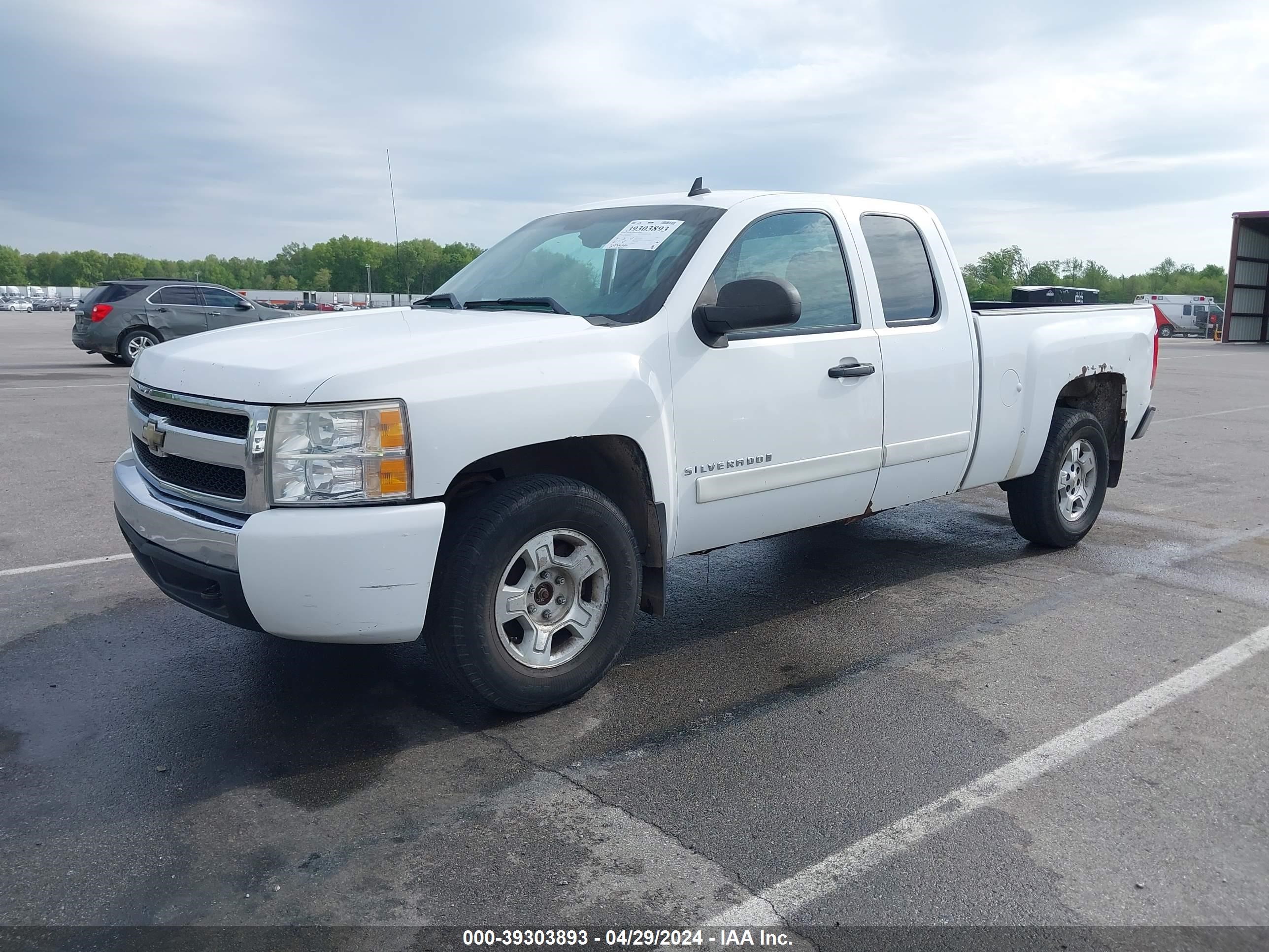 Photo 1 VIN: 1GCEK19008Z130943 - CHEVROLET SILVERADO 