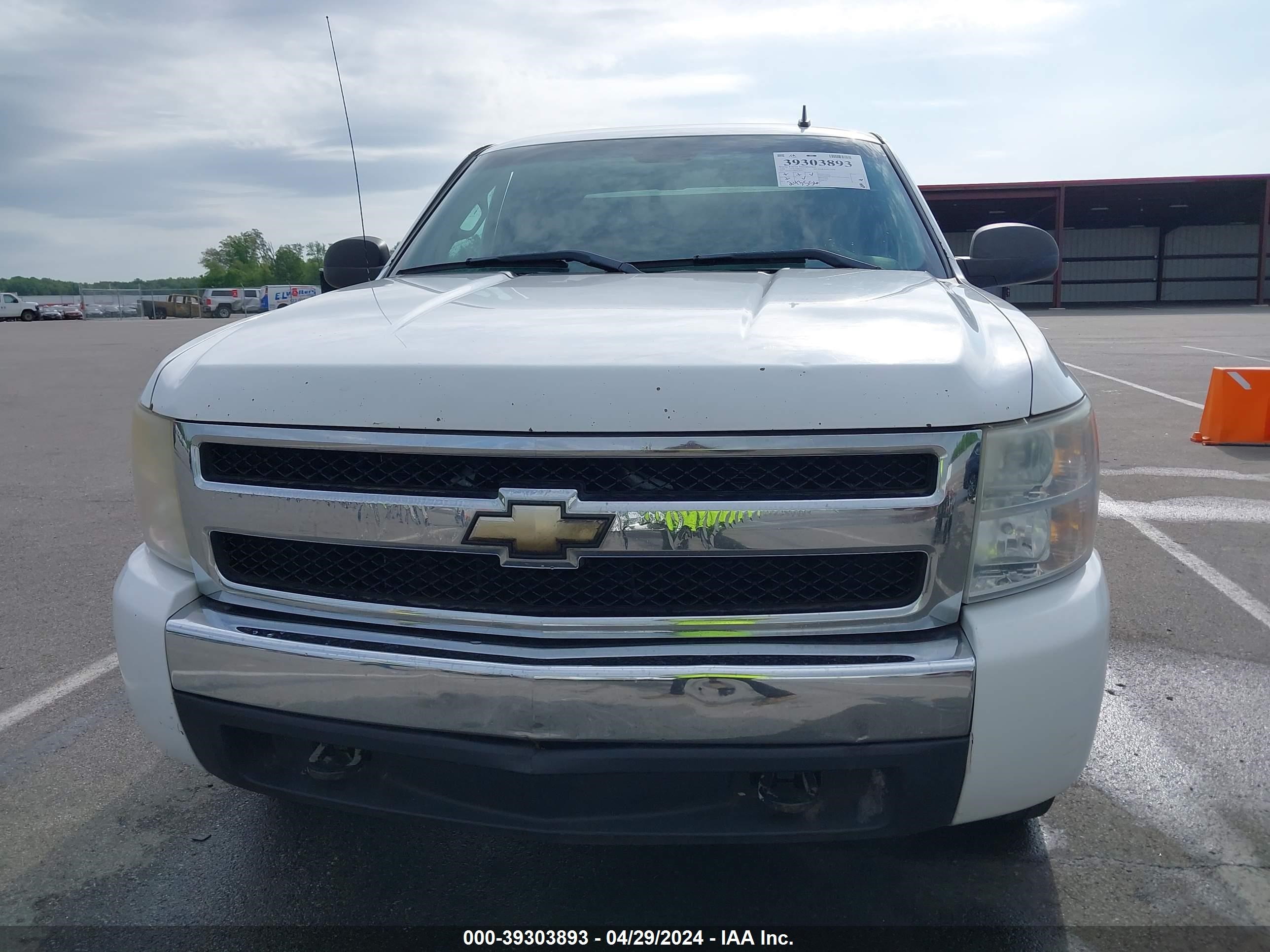 Photo 10 VIN: 1GCEK19008Z130943 - CHEVROLET SILVERADO 